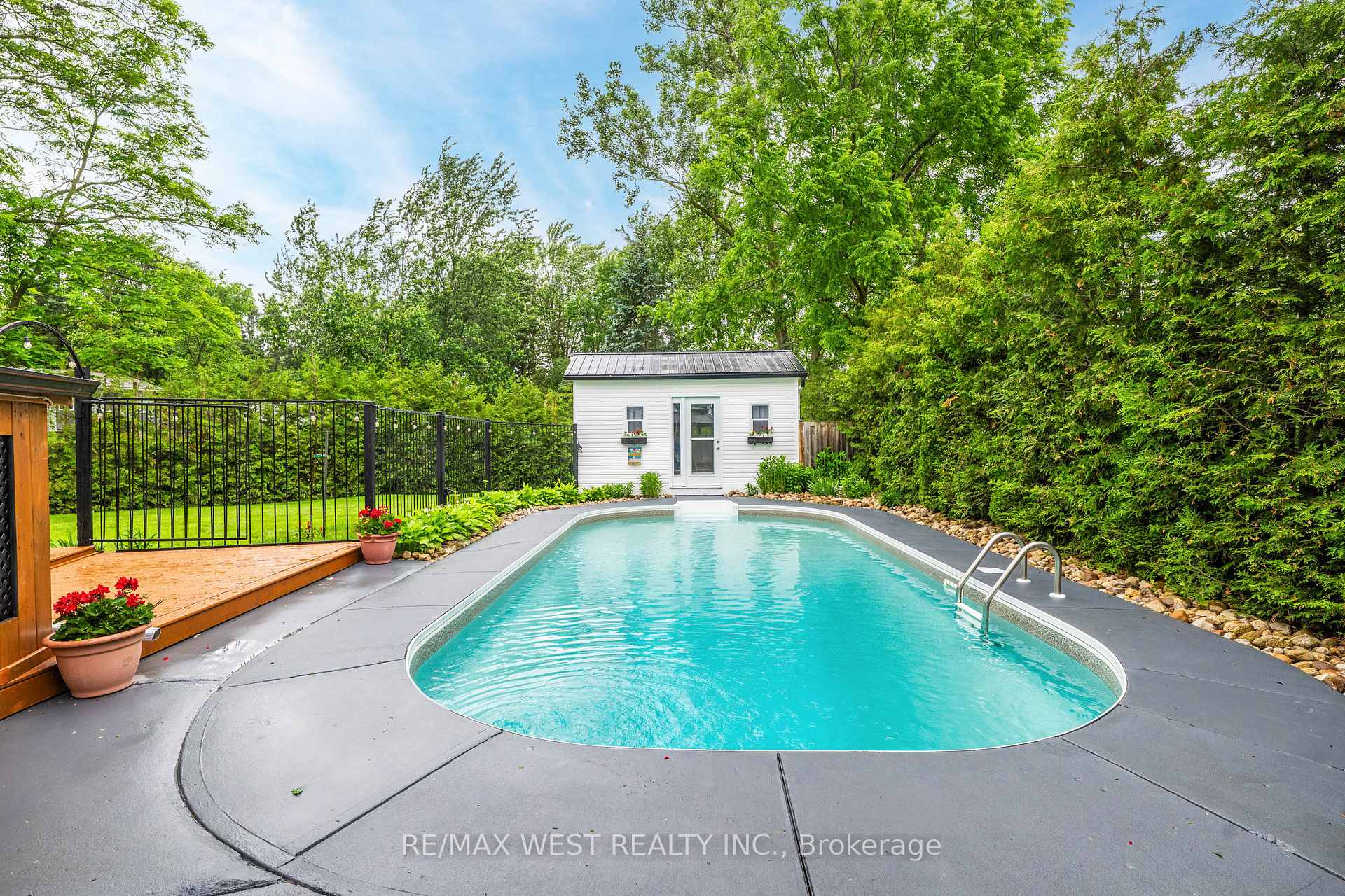Photo 33 of 203 Elizabeth Crescent, Centre Wellington, Fergus — HOMEH