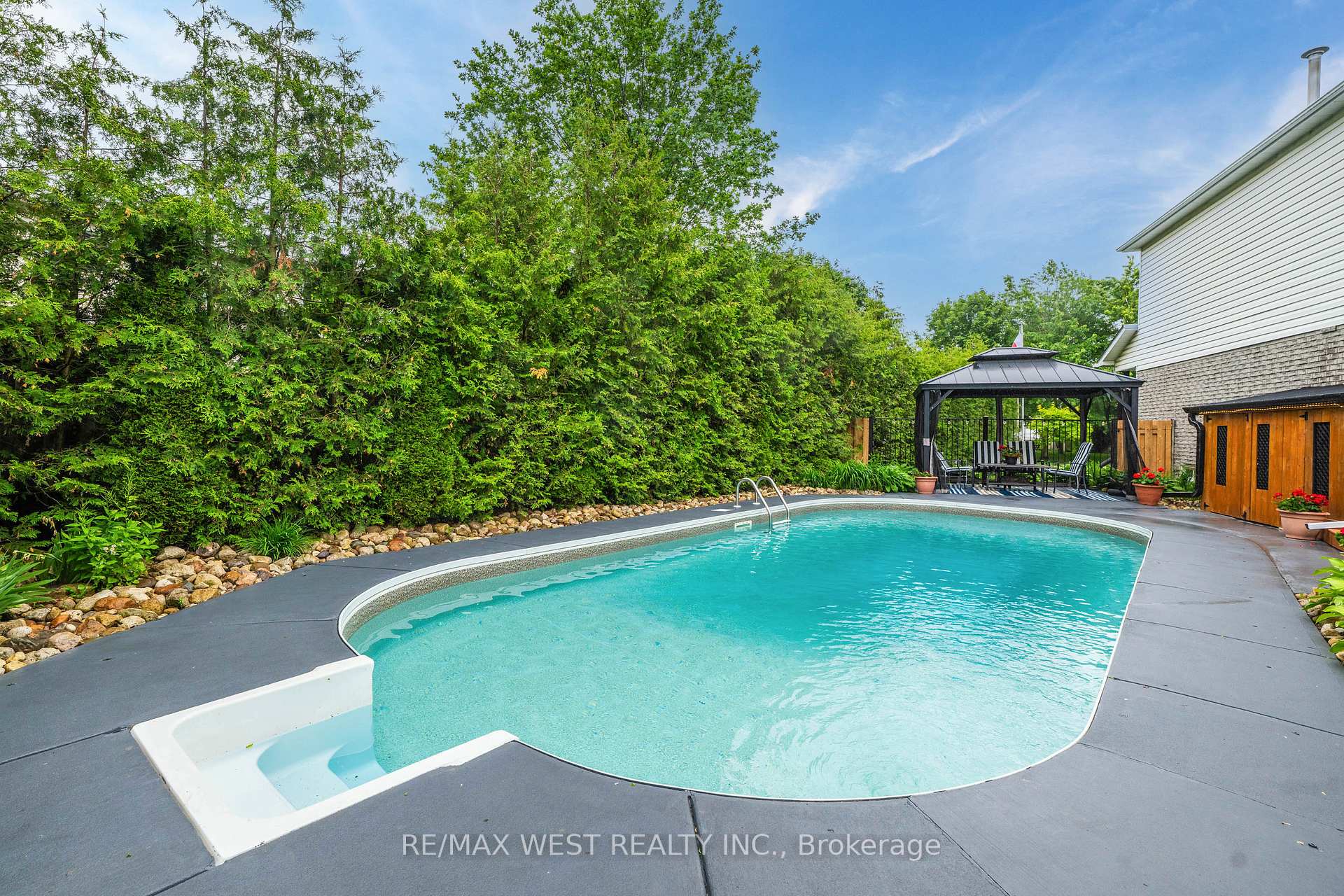 Photo 35 of 203 Elizabeth Crescent, Centre Wellington, Fergus — HOMEH