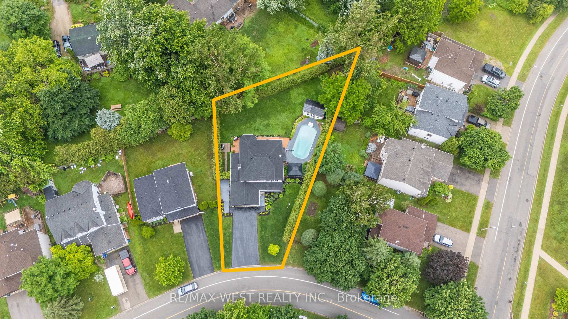 Photo 40 of 203 Elizabeth Crescent, Centre Wellington, Fergus — HOMEH