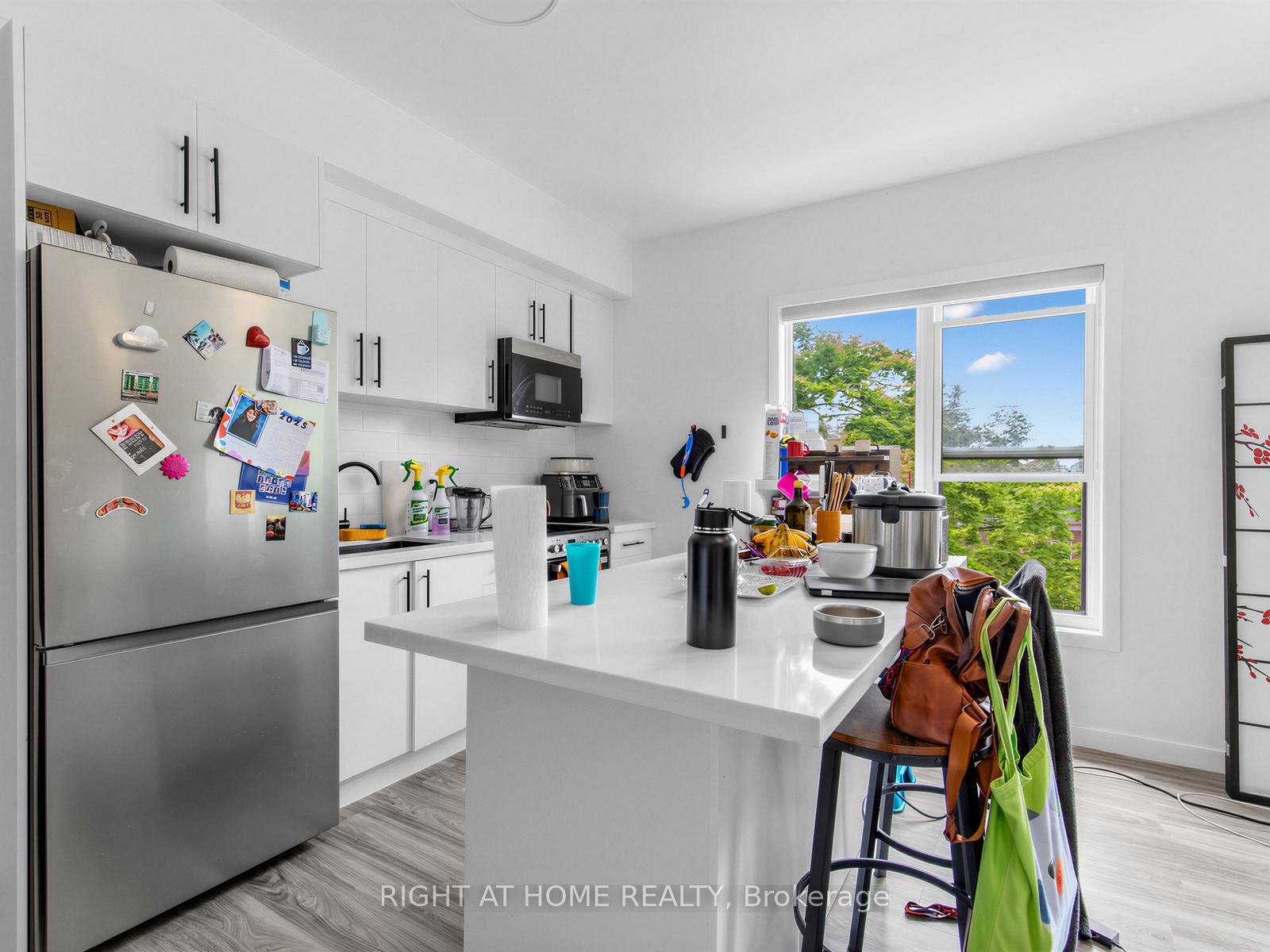 Photo 3 of Unit 7, 148 Glenlake Avenue, Toronto, High Park North — HOMEH