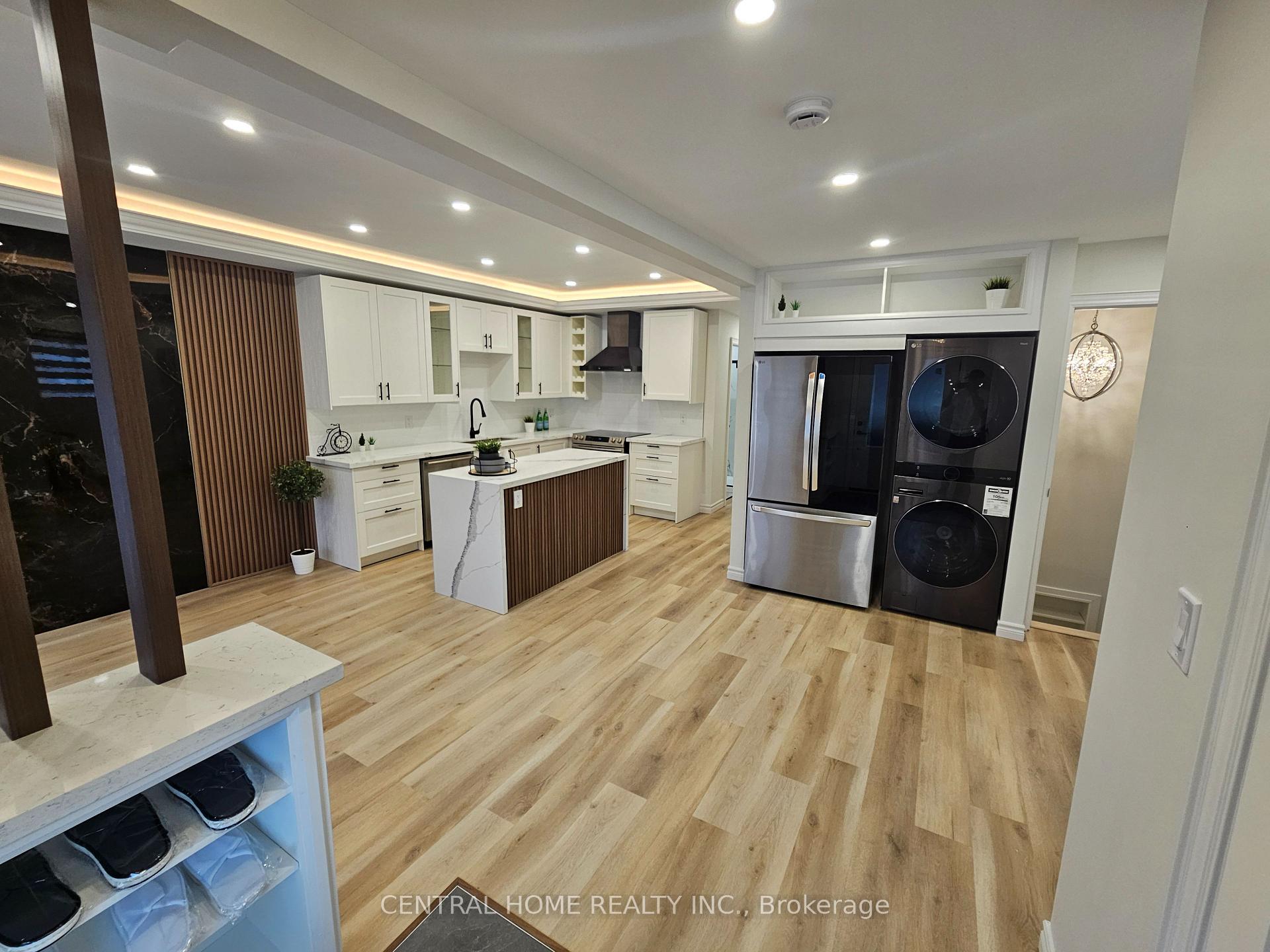 Photo 2 of 137 Willow Lane, Newmarket, Bristol-London — HOMEH