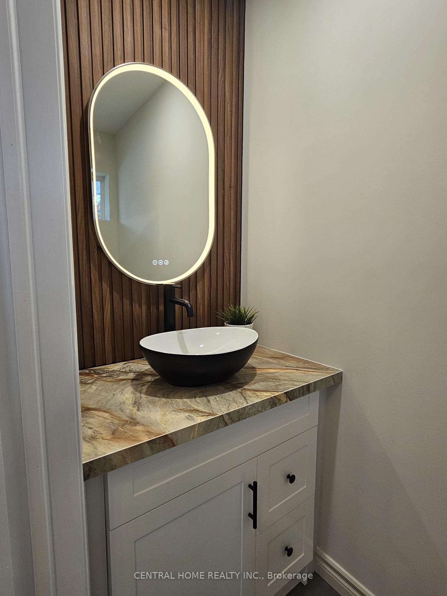 Photo 7 of 137 Willow Lane, Newmarket, Bristol-London — HOMEH