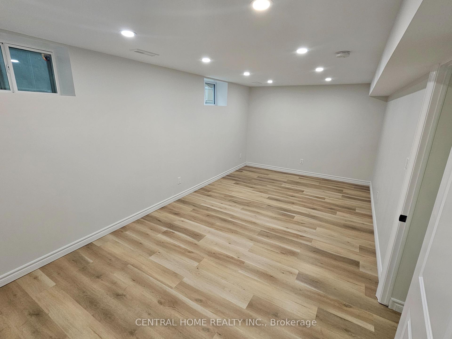 Photo 15 of 137 Willow Lane, Newmarket, Bristol-London — HOMEH