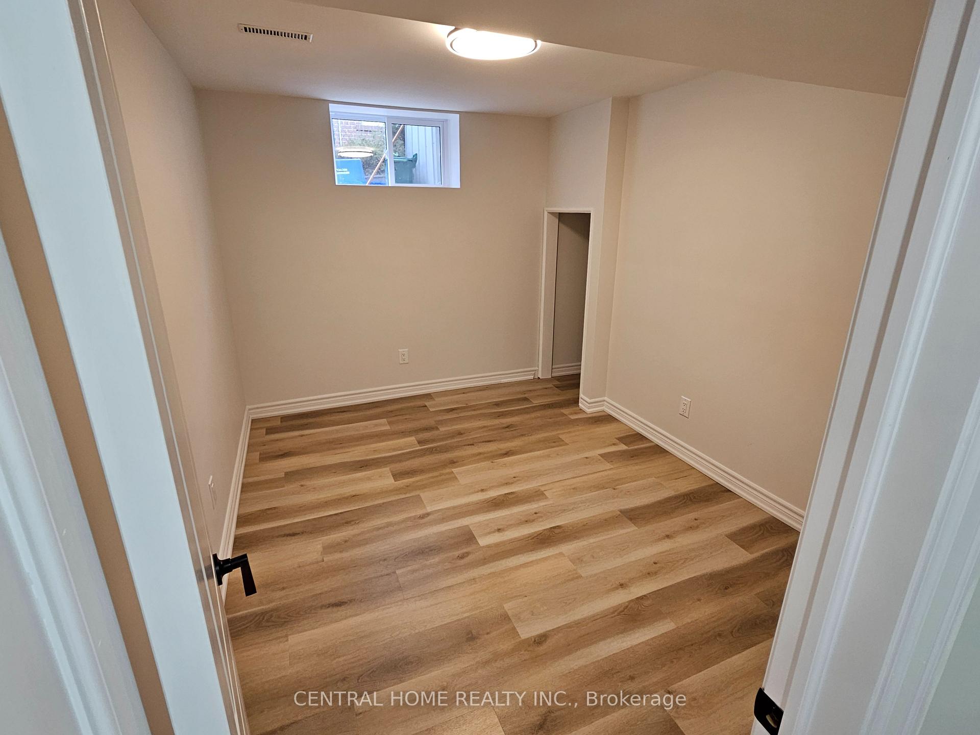 Photo 16 of 137 Willow Lane, Newmarket, Bristol-London — HOMEH