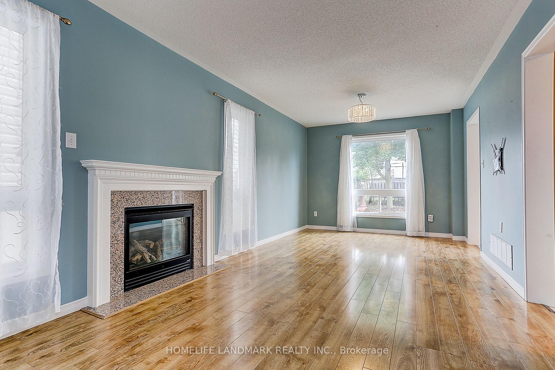 Photo 6 of 4 Sinden Drive, Whitby, Brooklin — HOMEH