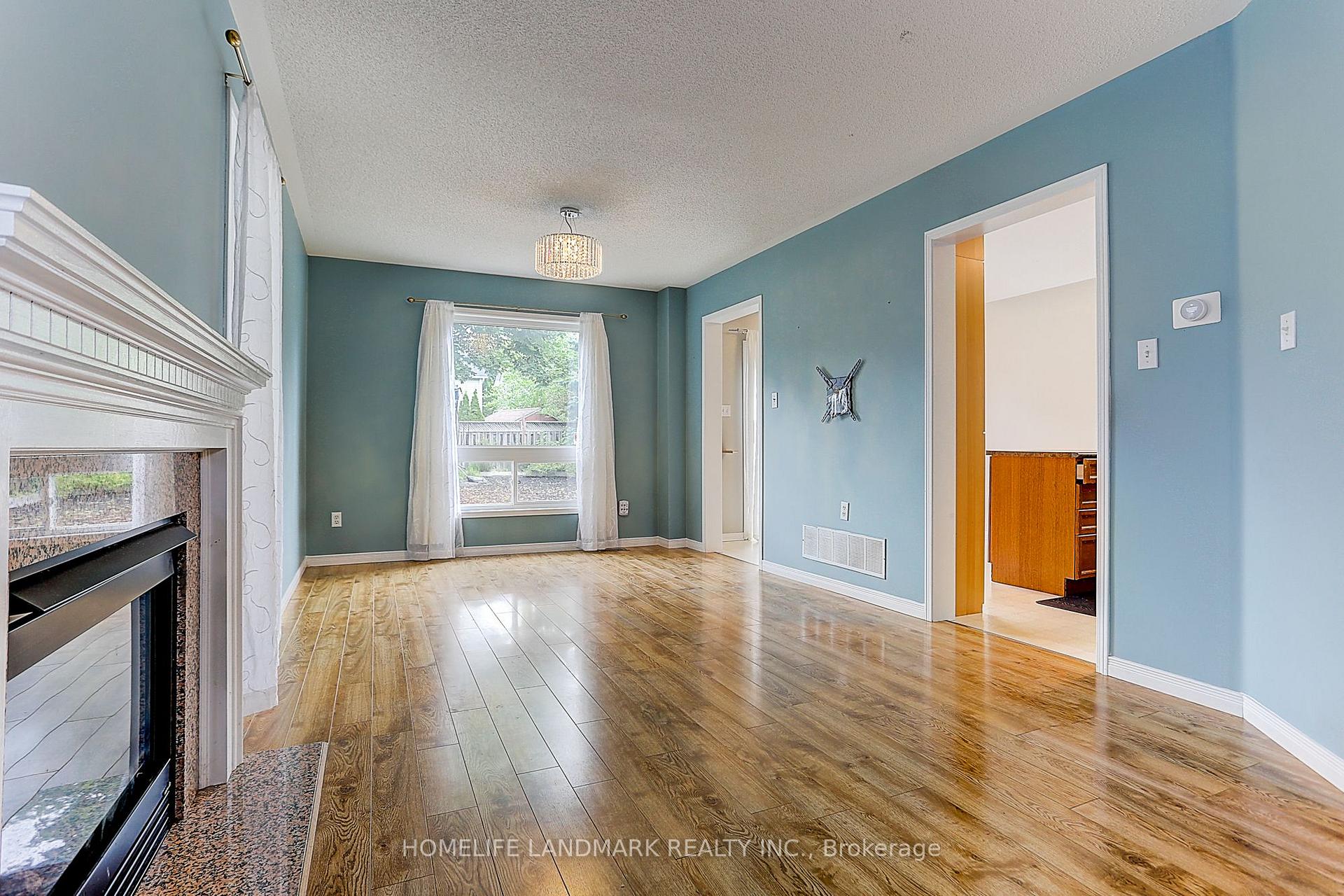 Photo 7 of 4 Sinden Drive, Whitby, Brooklin — HOMEH
