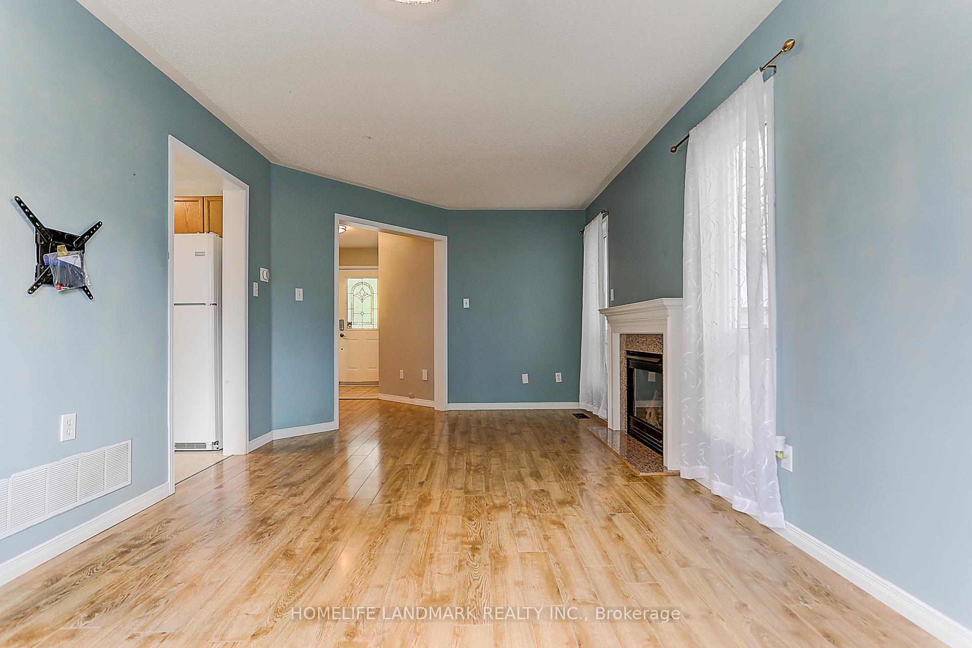 Photo 9 of 4 Sinden Drive, Whitby, Brooklin — HOMEH