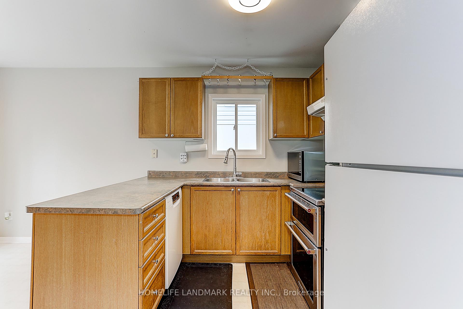 Photo 31 of 4 Sinden Drive, Whitby, Brooklin — HOMEH