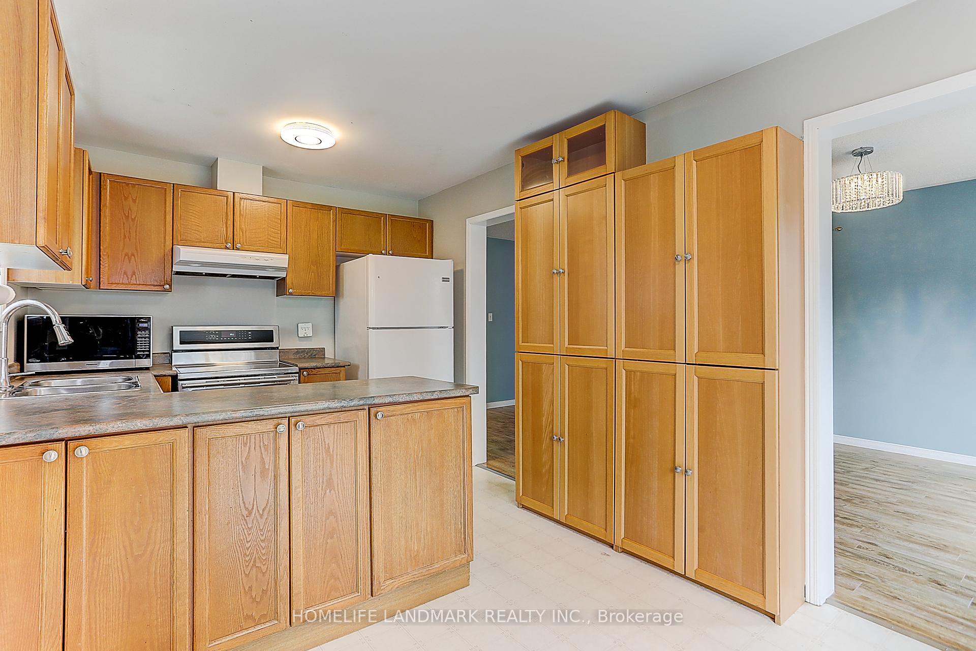 Photo 13 of 4 Sinden Drive, Whitby, Brooklin — HOMEH