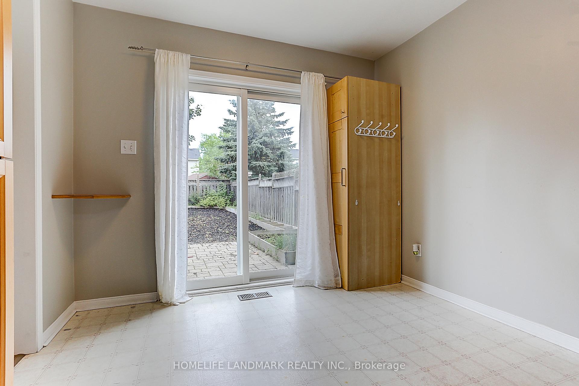 Photo 14 of 4 Sinden Drive, Whitby, Brooklin — HOMEH