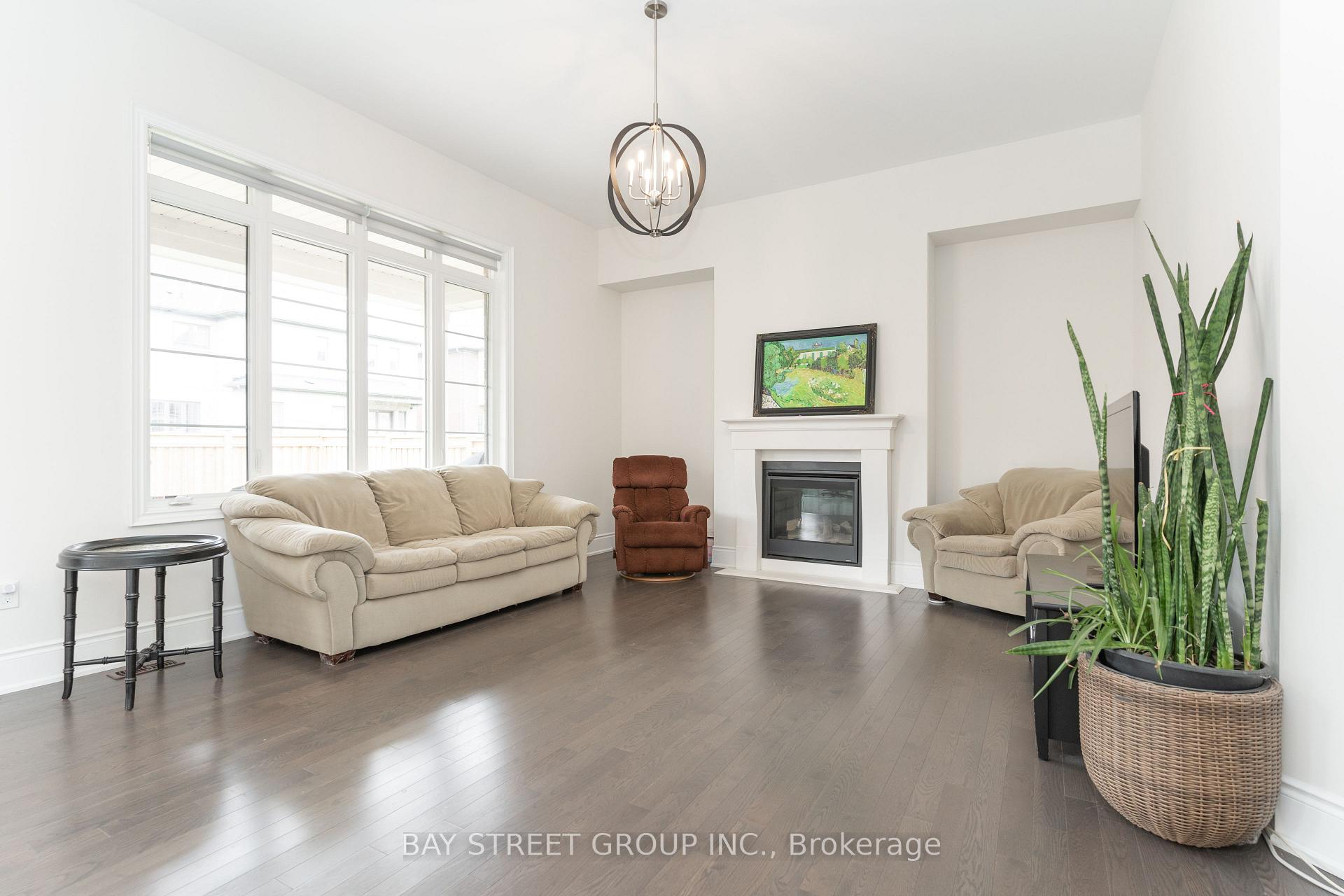 Photo 8 of 67 Nave Street, Vaughan, Kleinburg — HOMEH