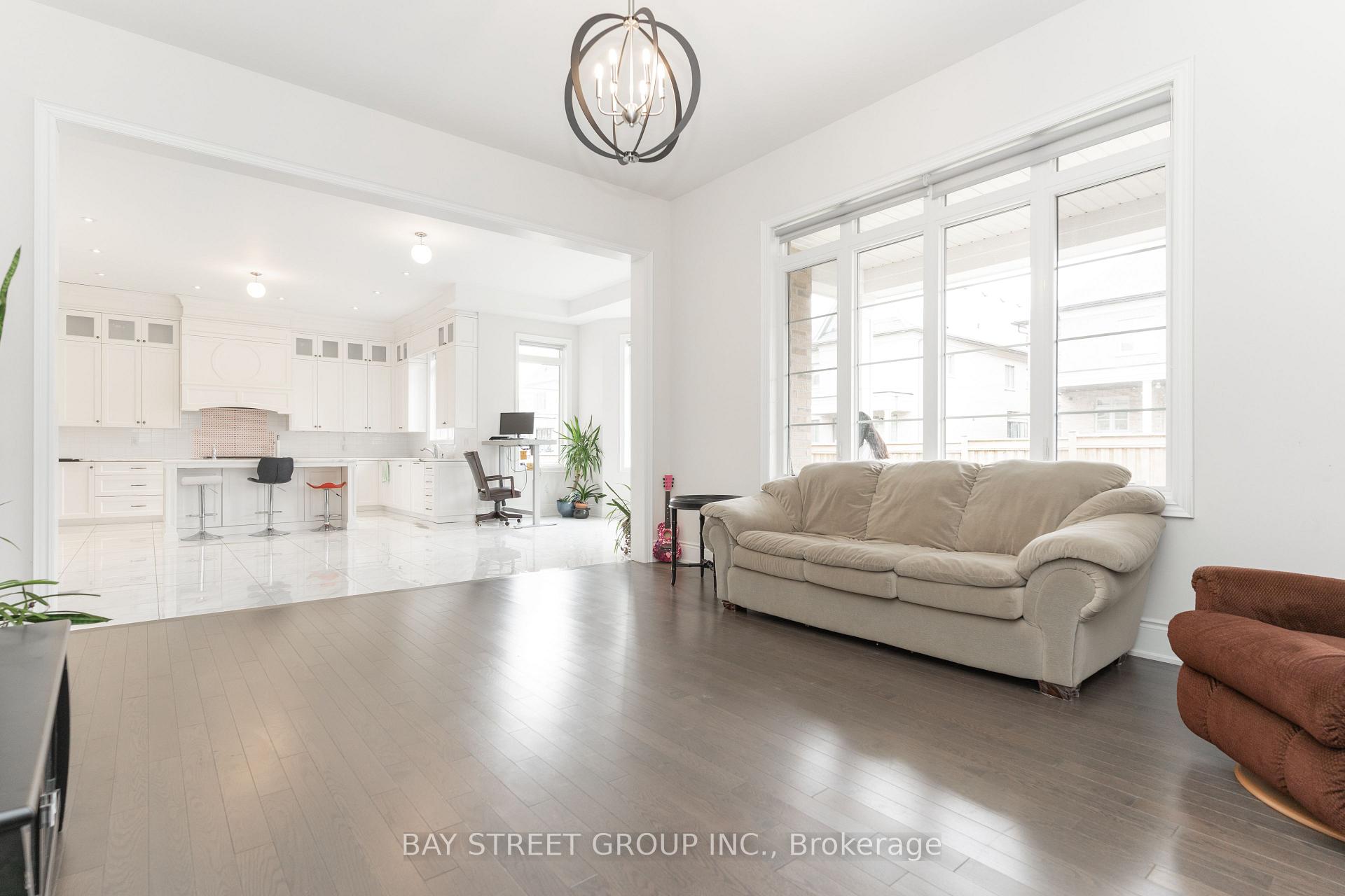 Photo 9 of 67 Nave Street, Vaughan, Kleinburg — HOMEH