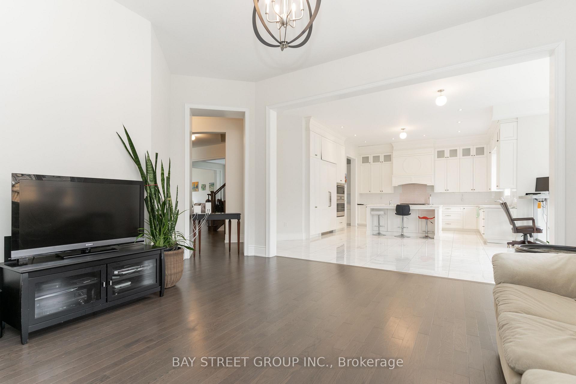 Photo 10 of 67 Nave Street, Vaughan, Kleinburg — HOMEH