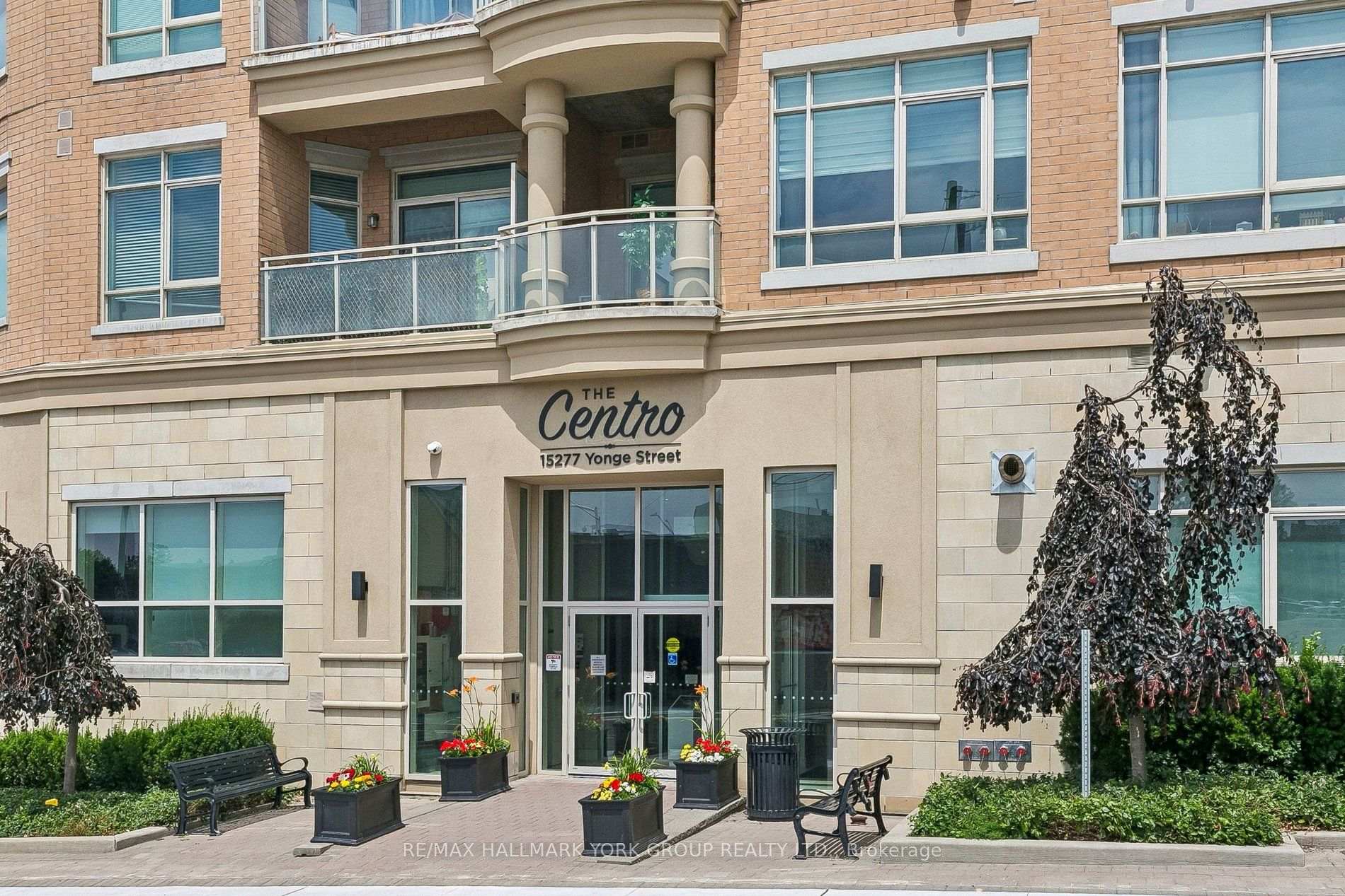 Photo 2 of Unit 11, 15277 Yonge Street, Aurora, Aurora Village — HOMEH
