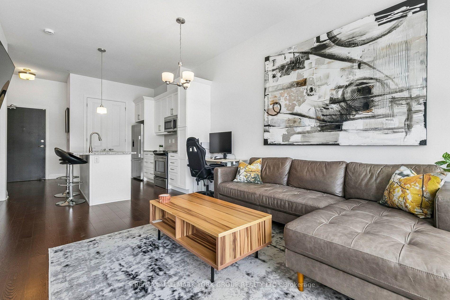 Photo 7 of Unit 11, 15277 Yonge Street, Aurora, Aurora Village — HOMEH