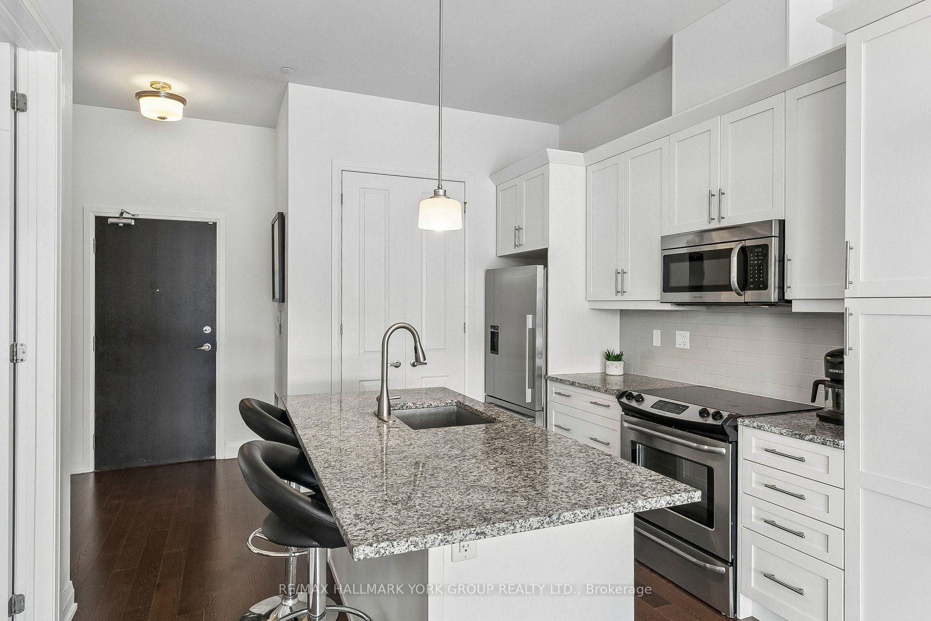 Photo 9 of Unit 11, 15277 Yonge Street, Aurora, Aurora Village — HOMEH