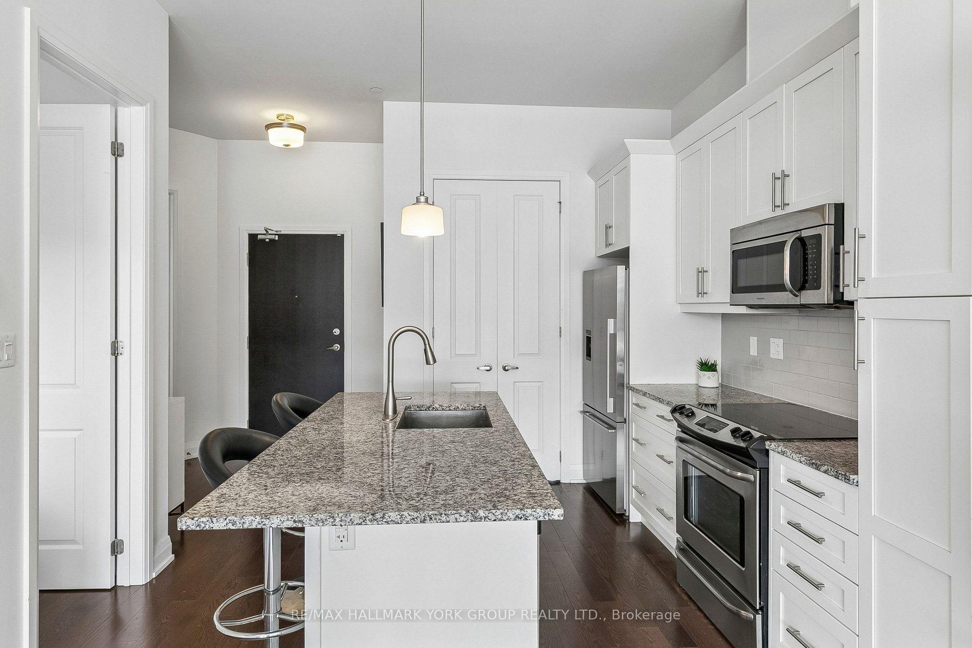 Photo 10 of Unit 11, 15277 Yonge Street, Aurora, Aurora Village — HOMEH