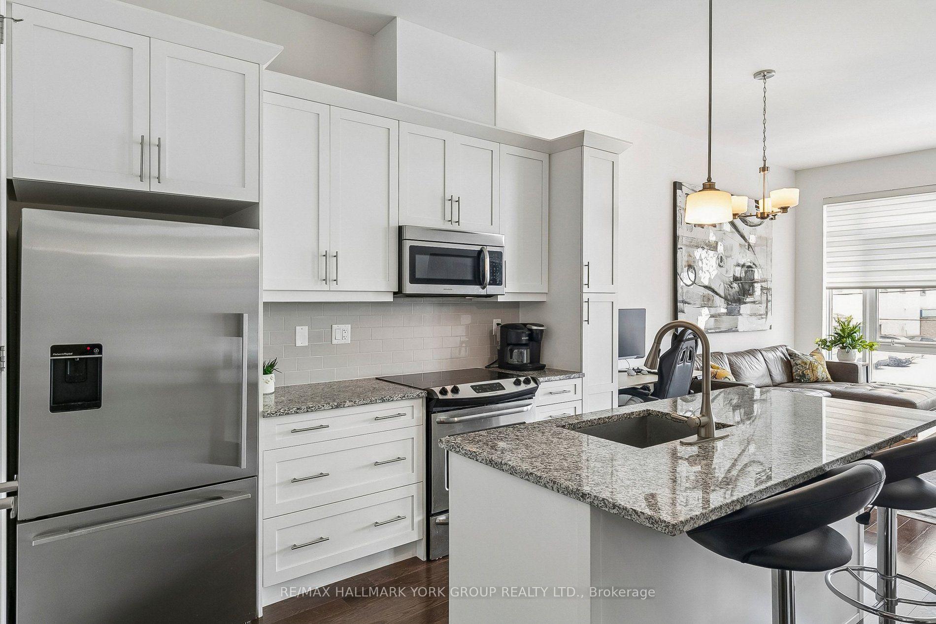 Photo 12 of Unit 11, 15277 Yonge Street, Aurora, Aurora Village — HOMEH