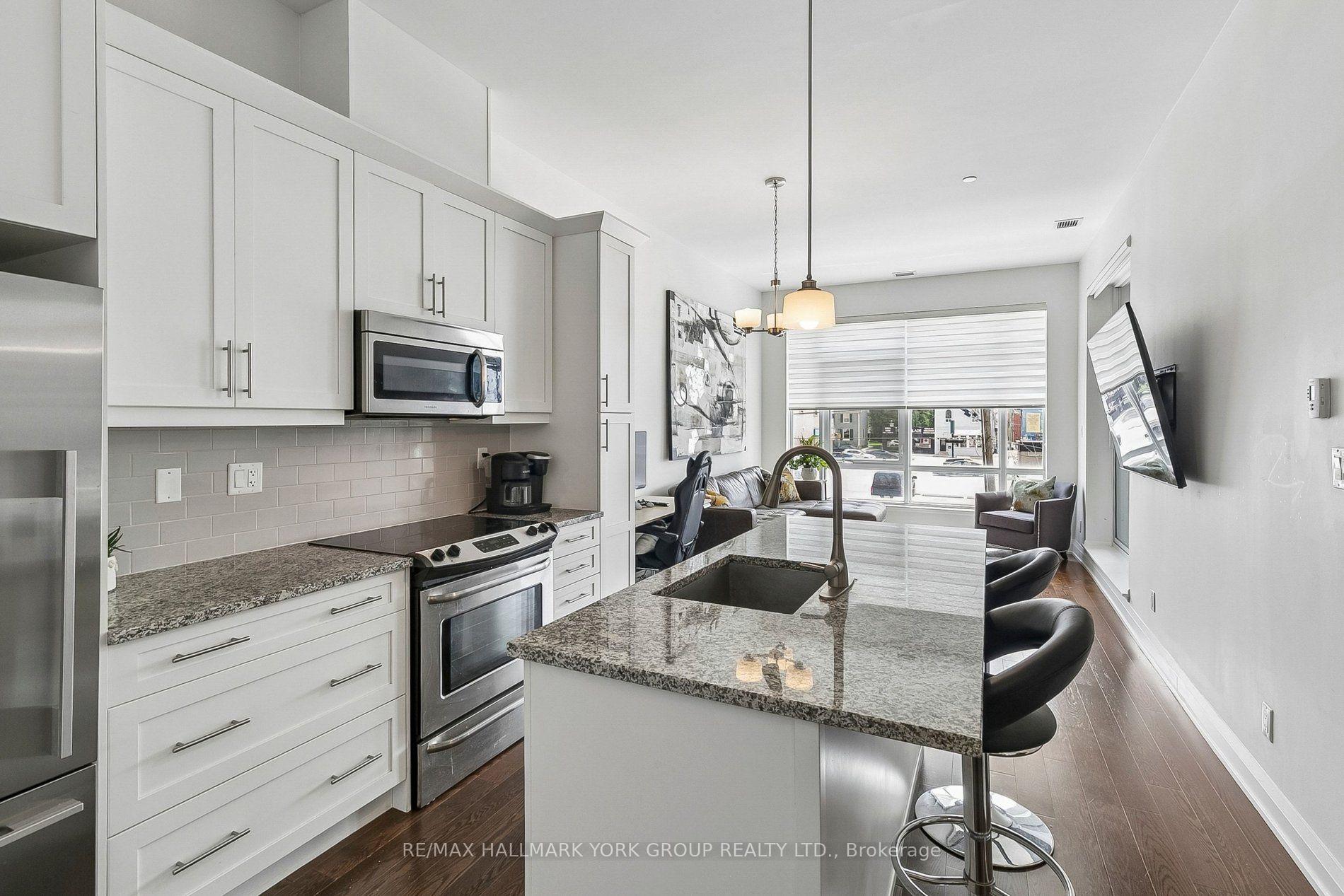 Photo 13 of Unit 11, 15277 Yonge Street, Aurora, Aurora Village — HOMEH