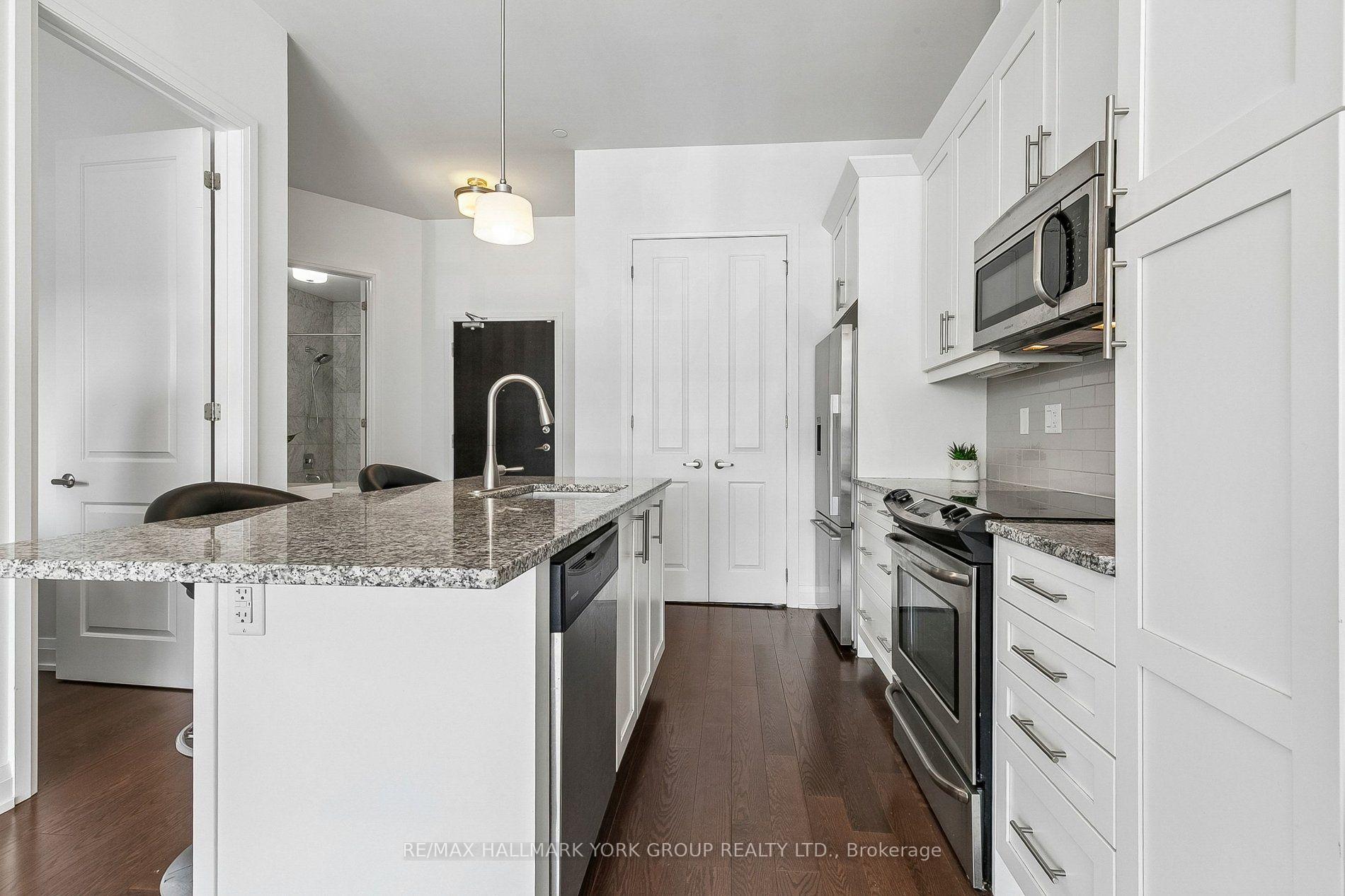 Photo 14 of Unit 11, 15277 Yonge Street, Aurora, Aurora Village — HOMEH