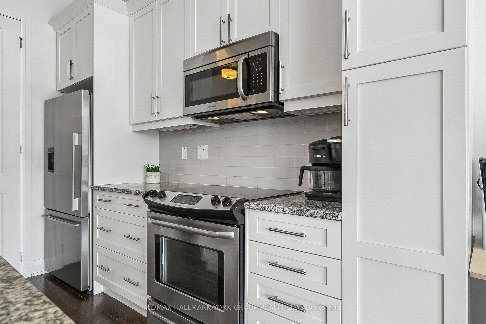Photo 15 of Unit 11, 15277 Yonge Street, Aurora, Aurora Village — HOMEH
