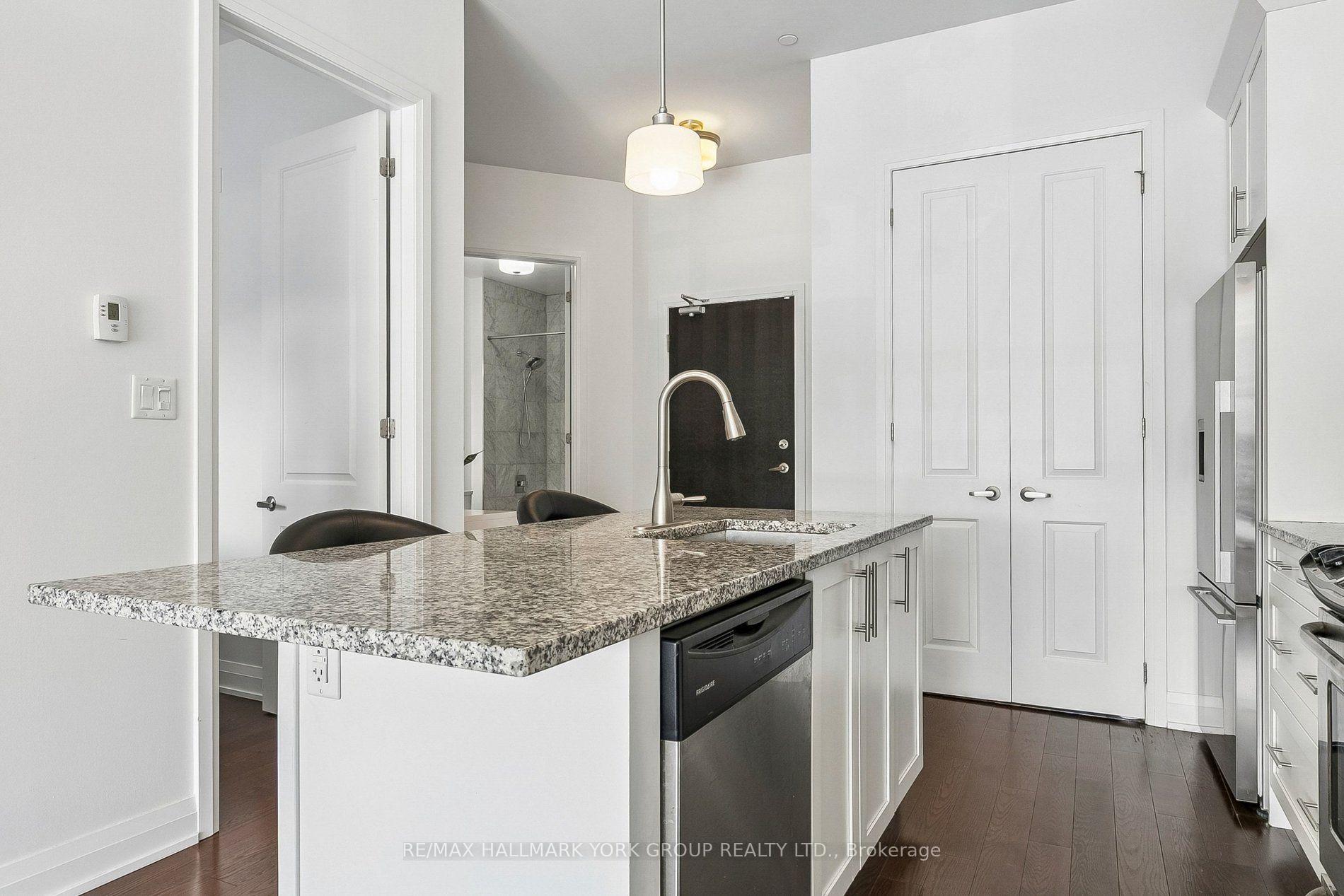 Photo 16 of Unit 11, 15277 Yonge Street, Aurora, Aurora Village — HOMEH