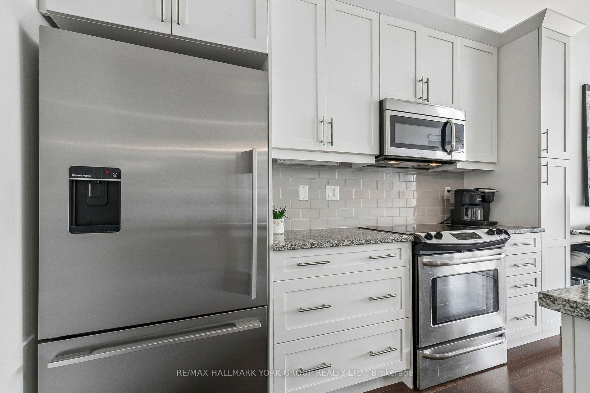 Photo 17 of Unit 11, 15277 Yonge Street, Aurora, Aurora Village — HOMEH