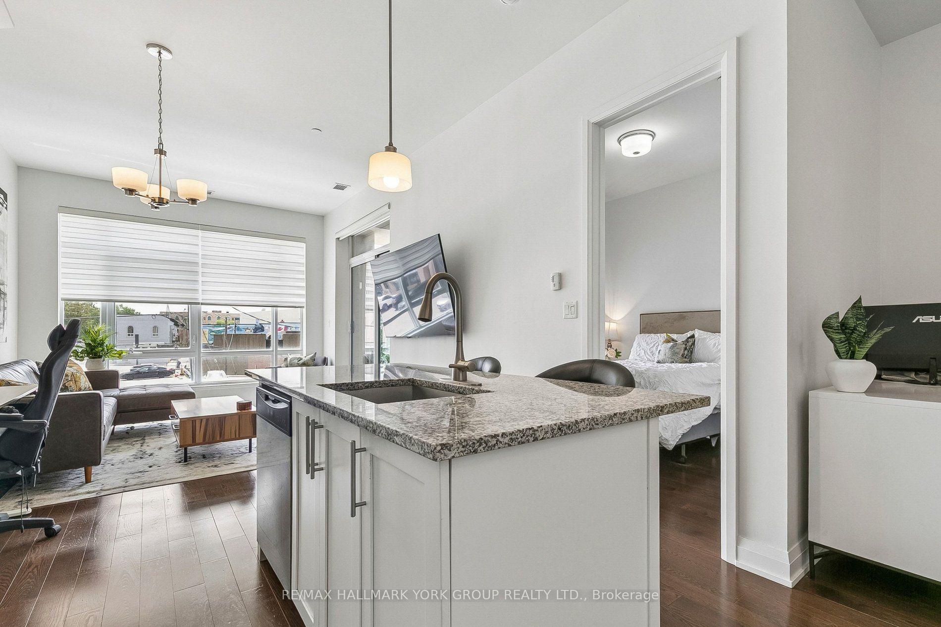 Photo 18 of Unit 11, 15277 Yonge Street, Aurora, Aurora Village — HOMEH