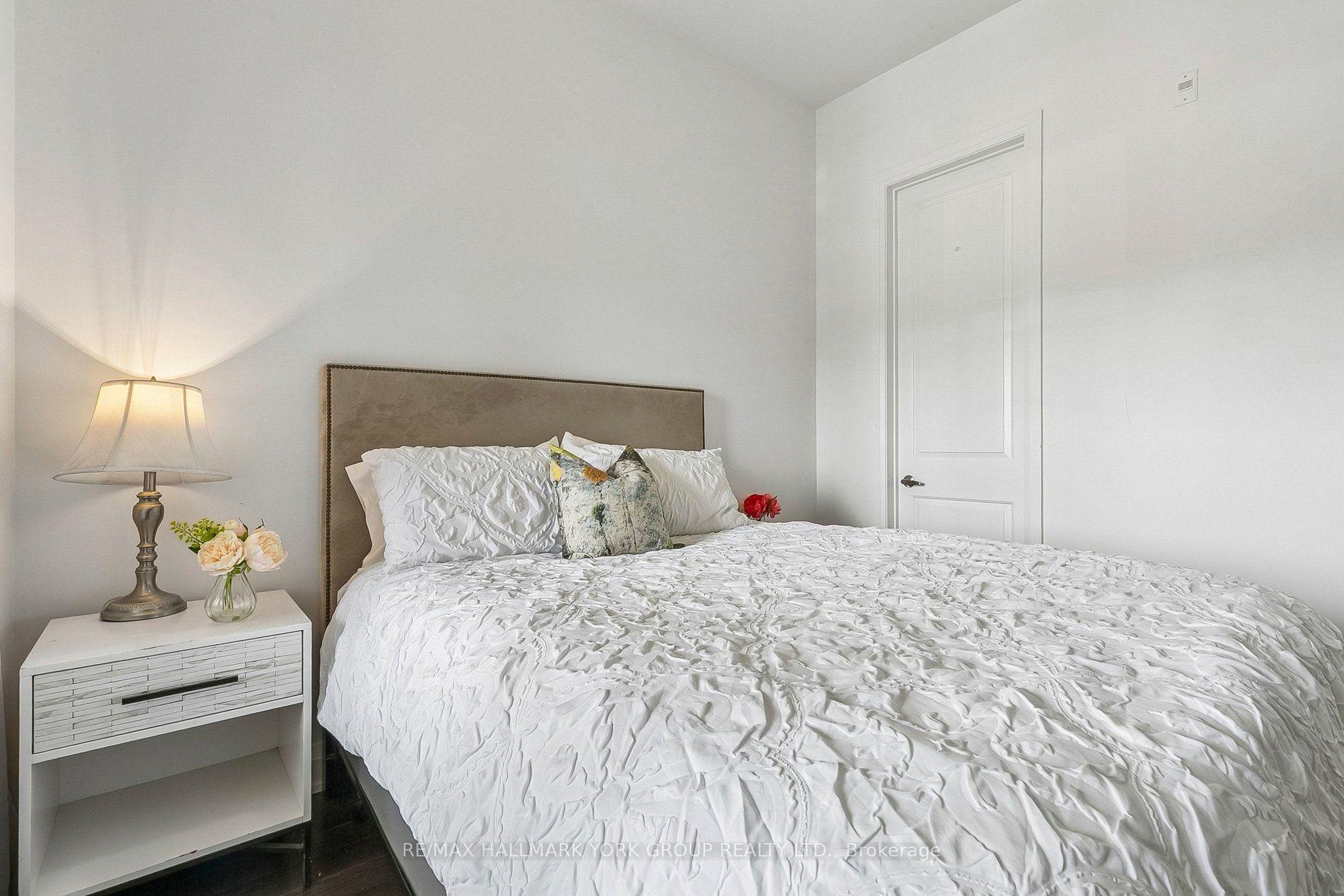 Photo 19 of Unit 11, 15277 Yonge Street, Aurora, Aurora Village — HOMEH