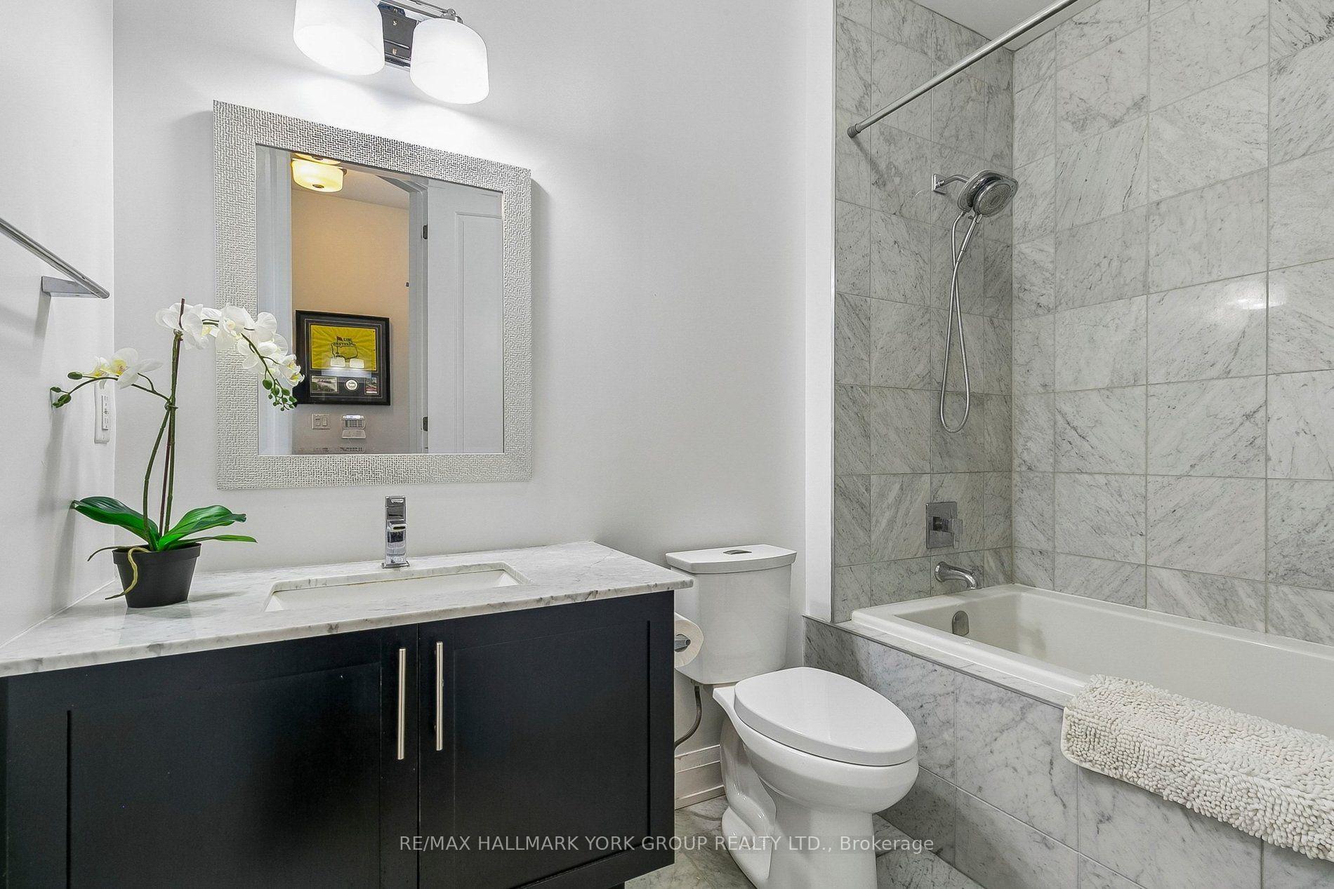 Photo 20 of Unit 11, 15277 Yonge Street, Aurora, Aurora Village — HOMEH
