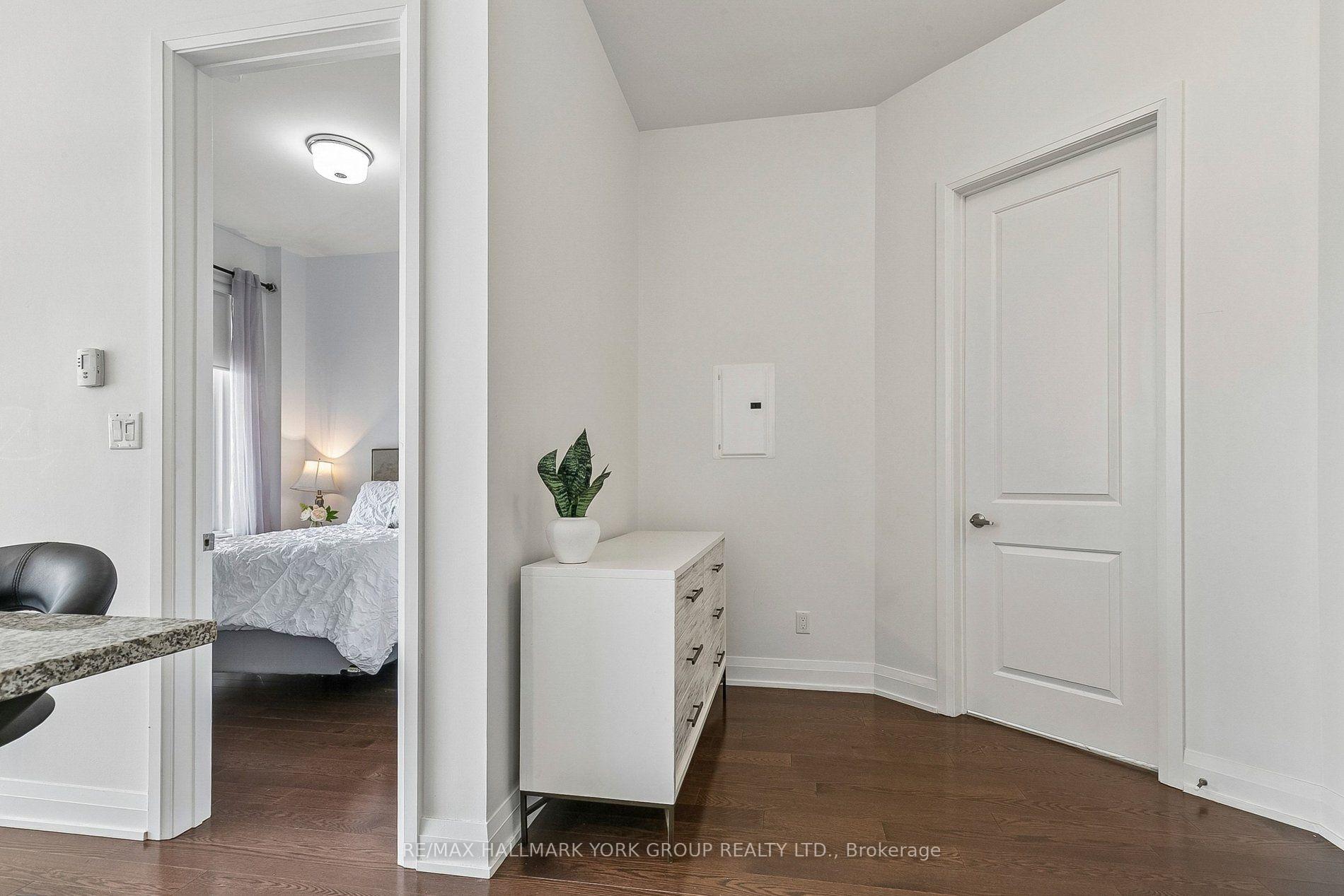 Photo 22 of Unit 11, 15277 Yonge Street, Aurora, Aurora Village — HOMEH