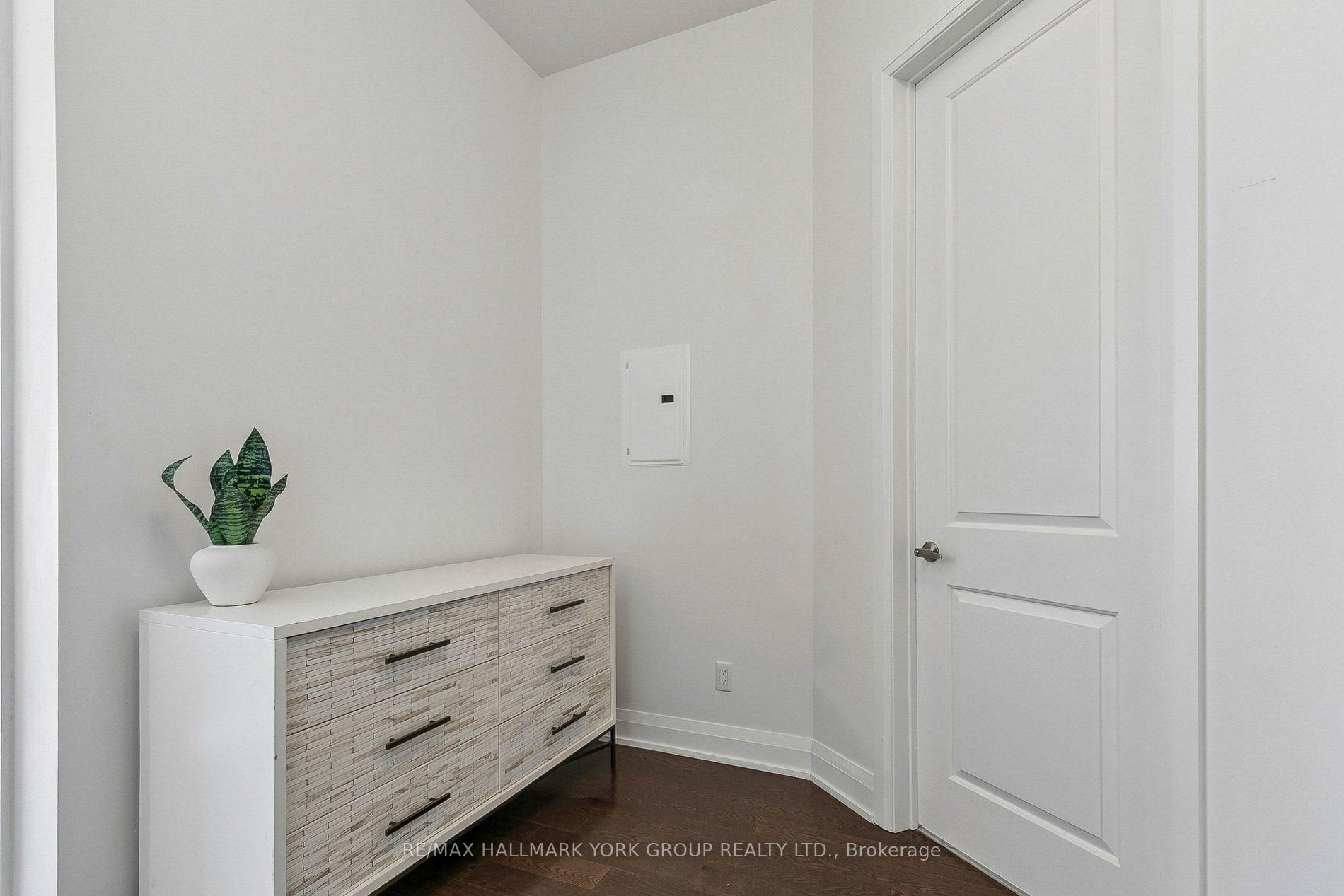 Photo 23 of Unit 11, 15277 Yonge Street, Aurora, Aurora Village — HOMEH