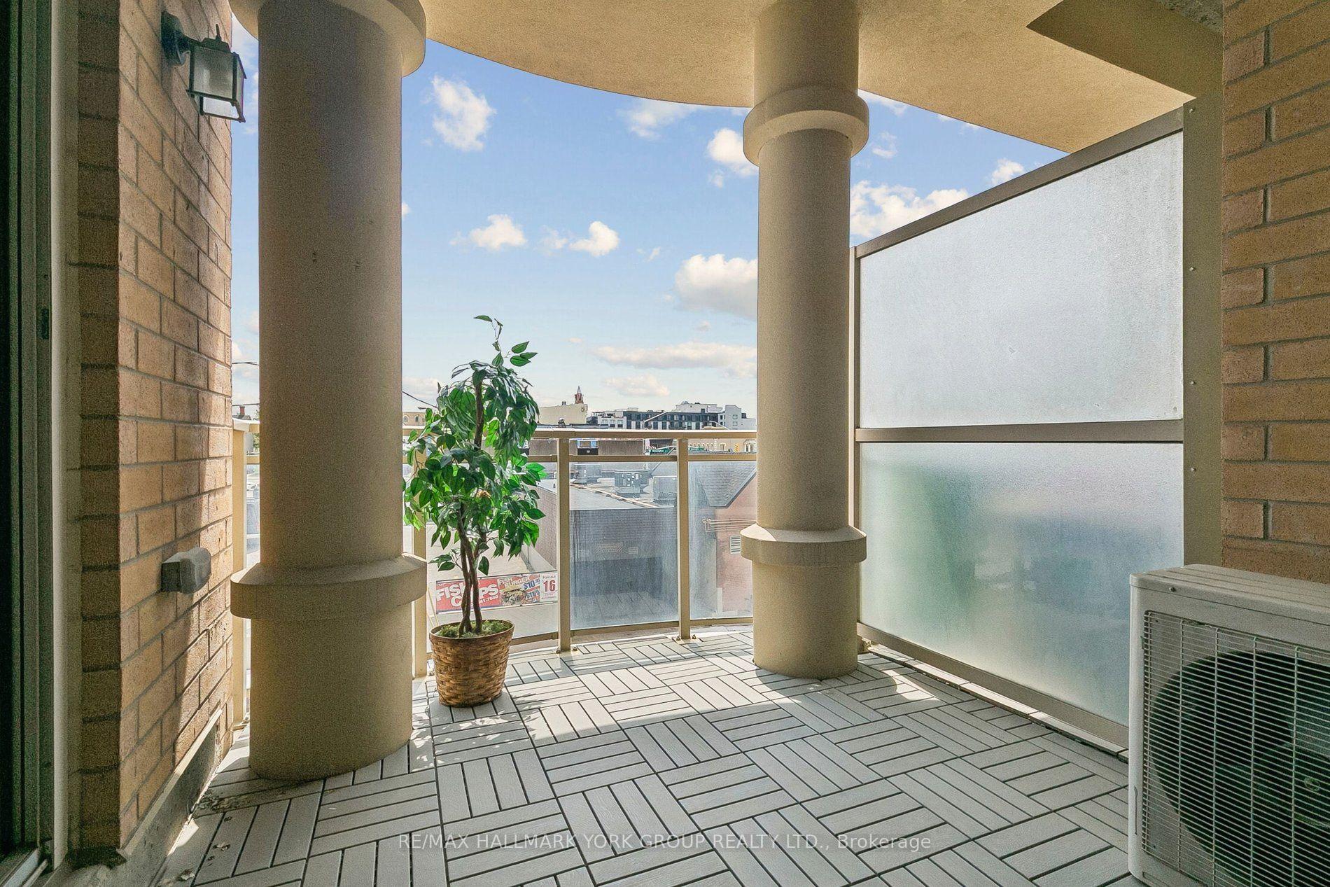 Photo 25 of Unit 11, 15277 Yonge Street, Aurora, Aurora Village — HOMEH