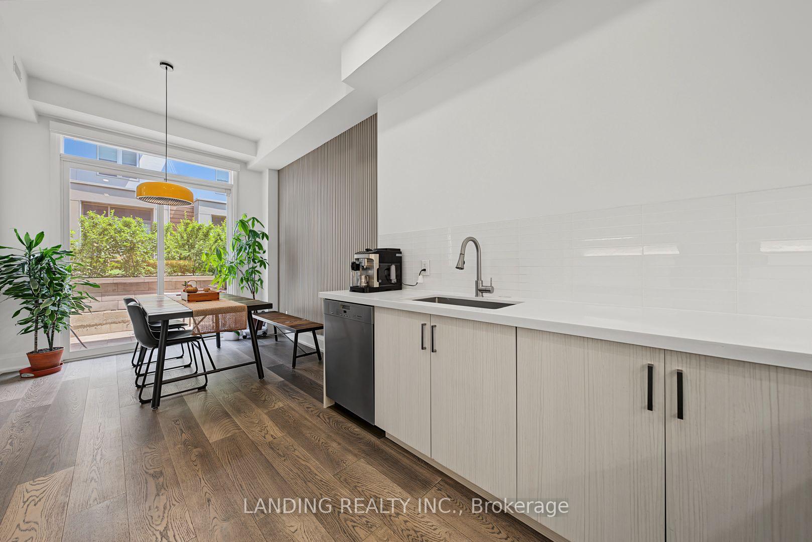 Photo 15 of Unit 7, 17 Greenbriar Road, North York, Bayview Village — HOMEH