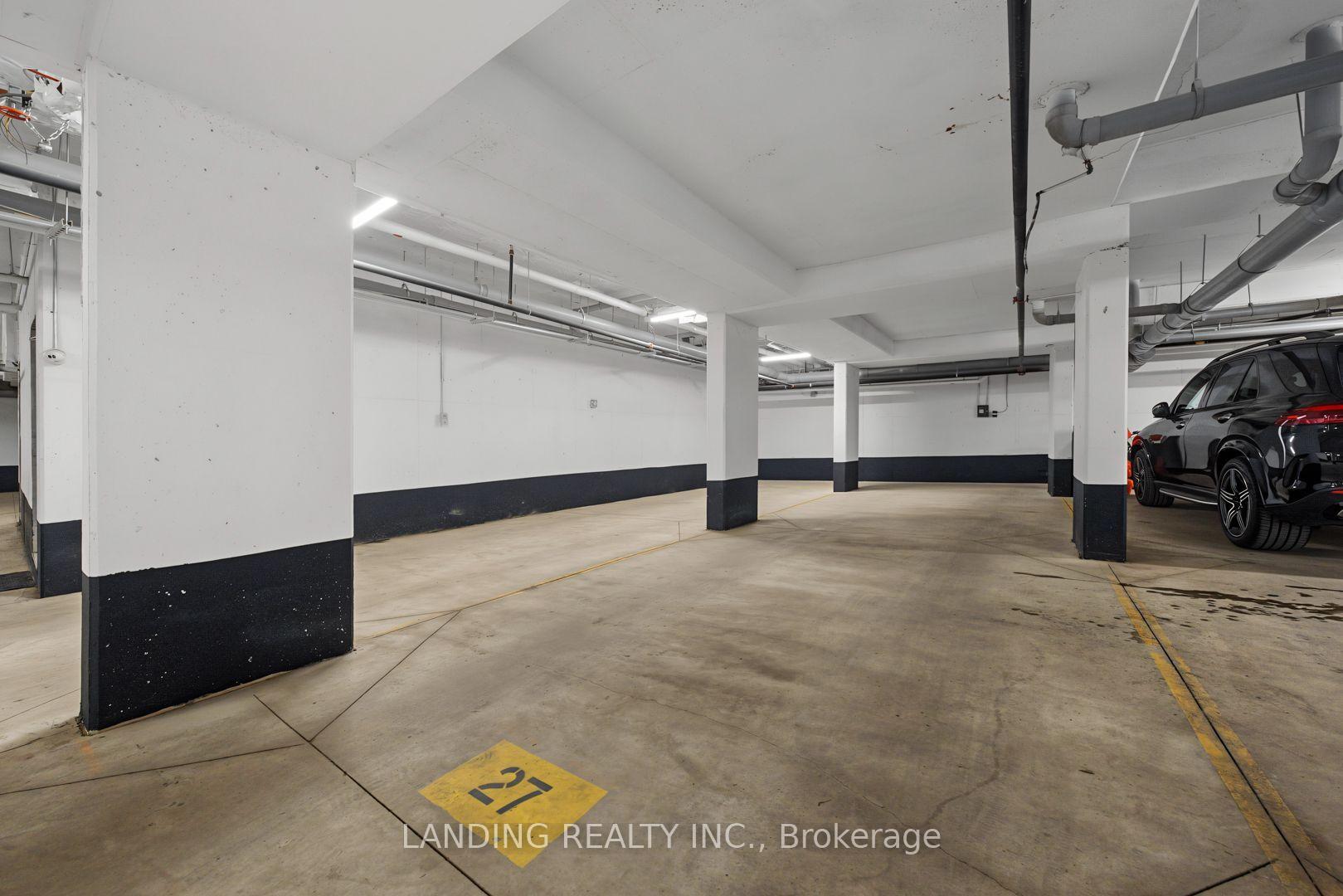 Photo 6 of Unit 7, 17 Greenbriar Road, North York, Bayview Village — HOMEH