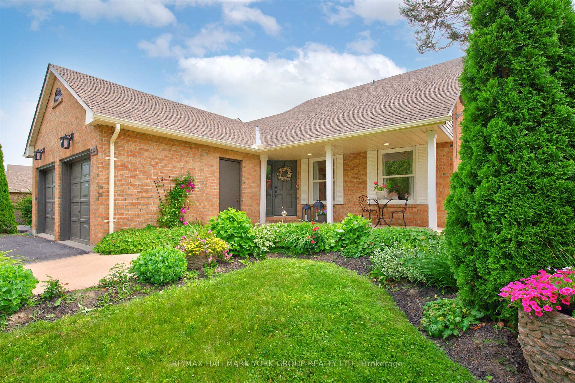 Photo 2 of 263 John Bowser Crescent, Newmarket, Glenway Estates — HOMEH