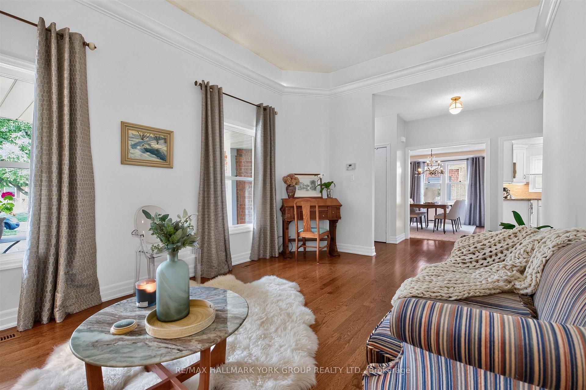 Photo 7 of 263 John Bowser Crescent, Newmarket, Glenway Estates — HOMEH
