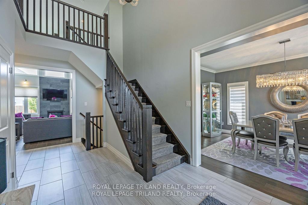Photo 3 of 2349 Dauncey Crescent, London, North B — HOMEH