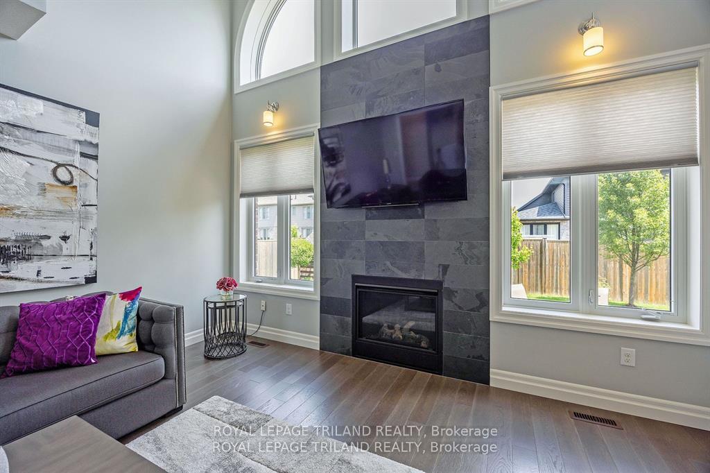 Photo 7 of 2349 Dauncey Crescent, London, North B — HOMEH