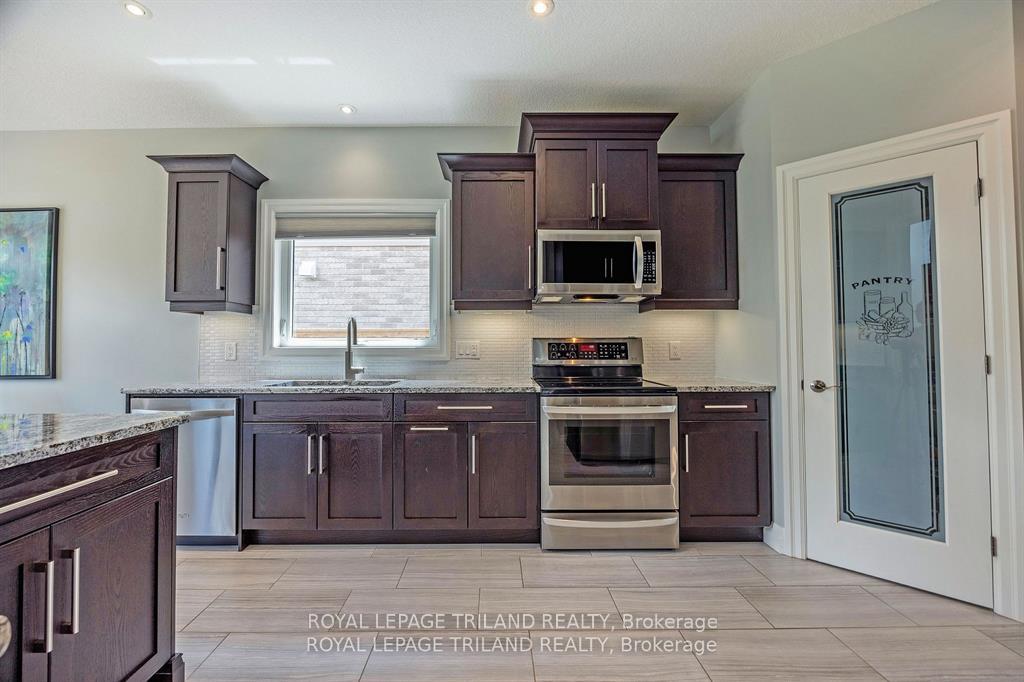 Photo 11 of 2349 Dauncey Crescent, London, North B — HOMEH
