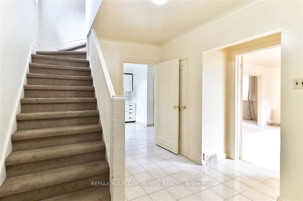Photo 2 of Unit upper, 6 Lennox Street, Toronto, University — HOMEH