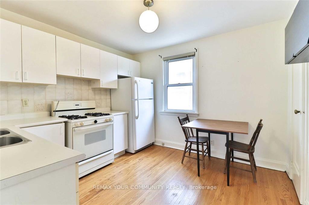 Photo 3 of Unit upper, 6 Lennox Street, Toronto, University — HOMEH