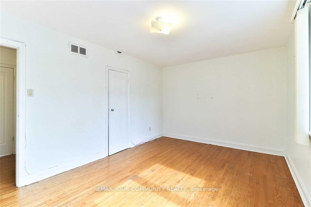 Photo 4 of Unit upper, 6 Lennox Street, Toronto, University — HOMEH