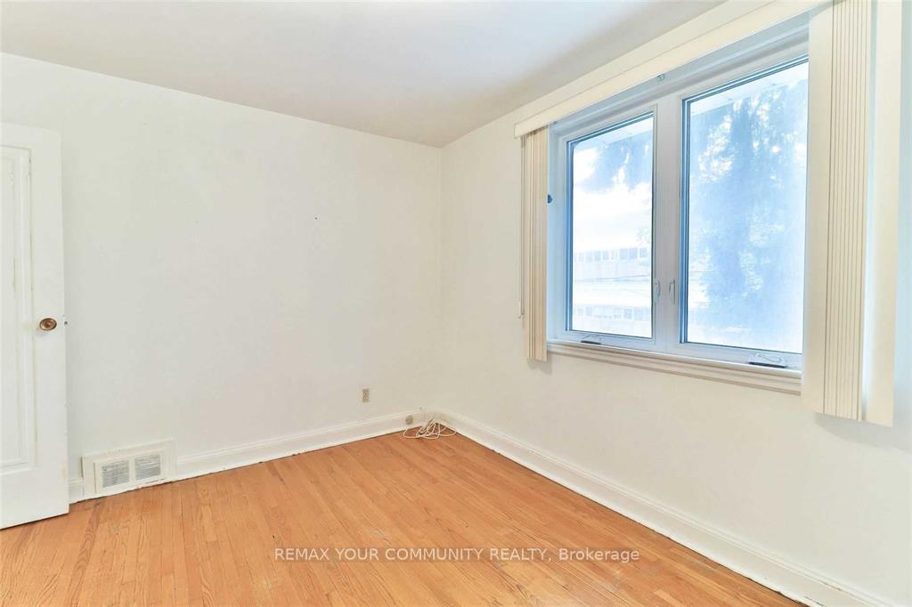 Photo 5 of Unit upper, 6 Lennox Street, Toronto, University — HOMEH