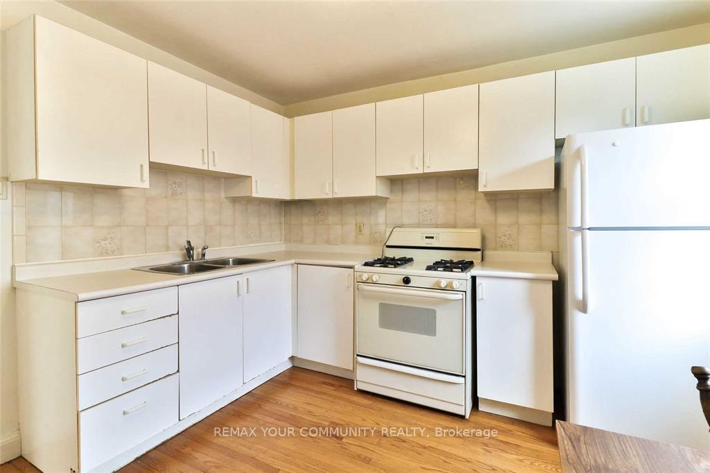 Photo 7 of Unit upper, 6 Lennox Street, Toronto, University — HOMEH