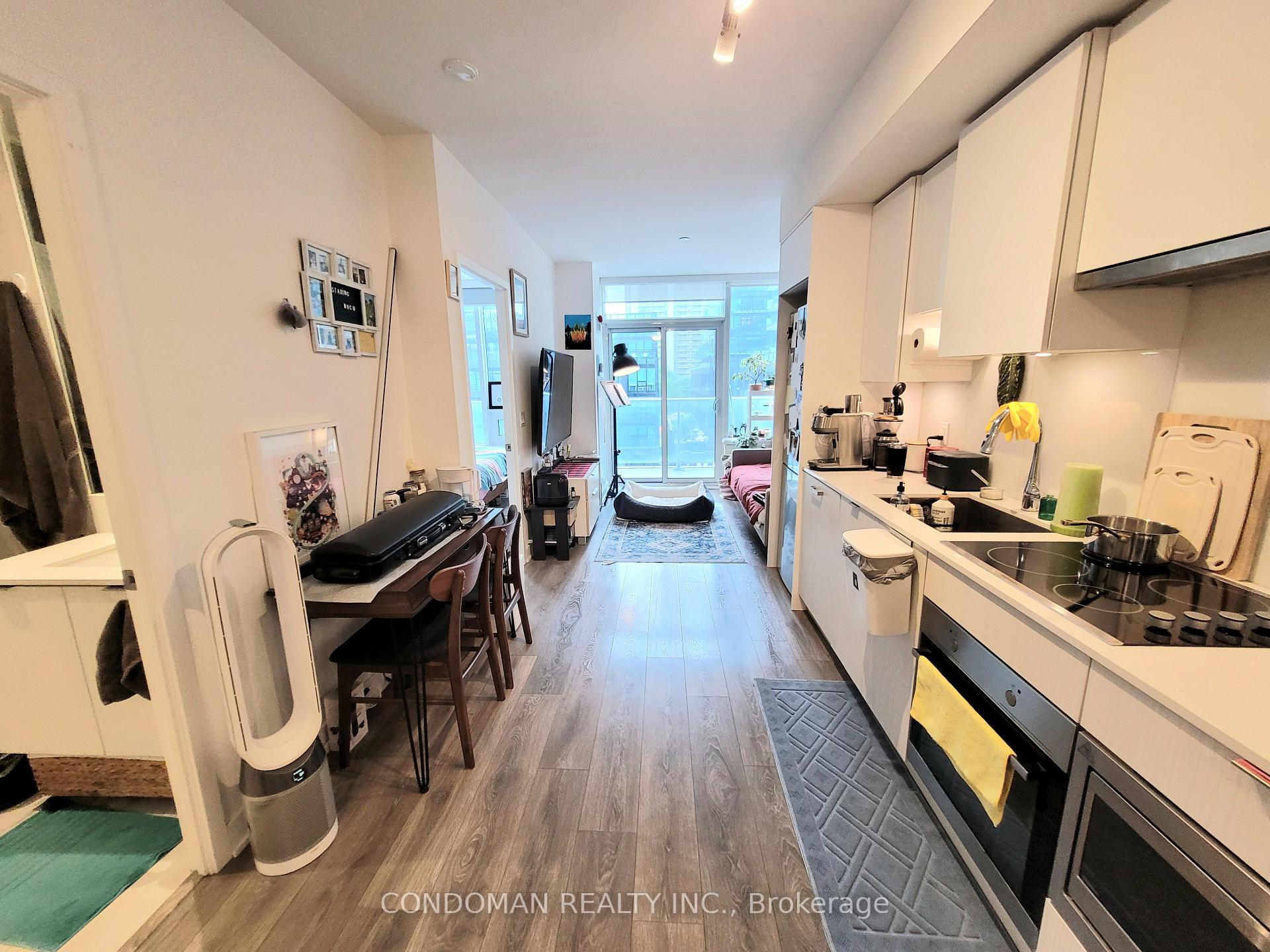 Photo 3 of Unit 501, 99 Broadway Avenue, Toronto, Mount Pleasant West — HOMEH