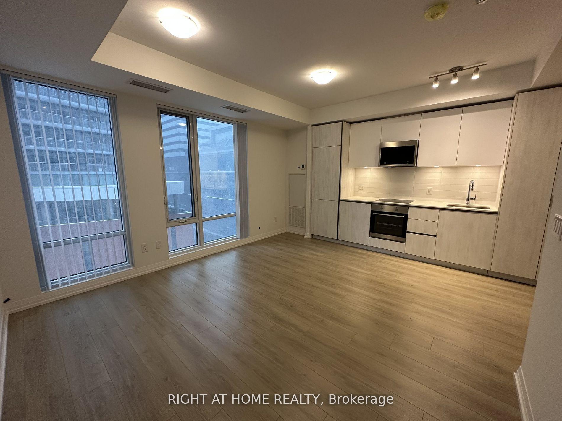 Photo 6 of Unit 906, 8 Widmer Street, Toronto, Waterfront Communities — HOMEH