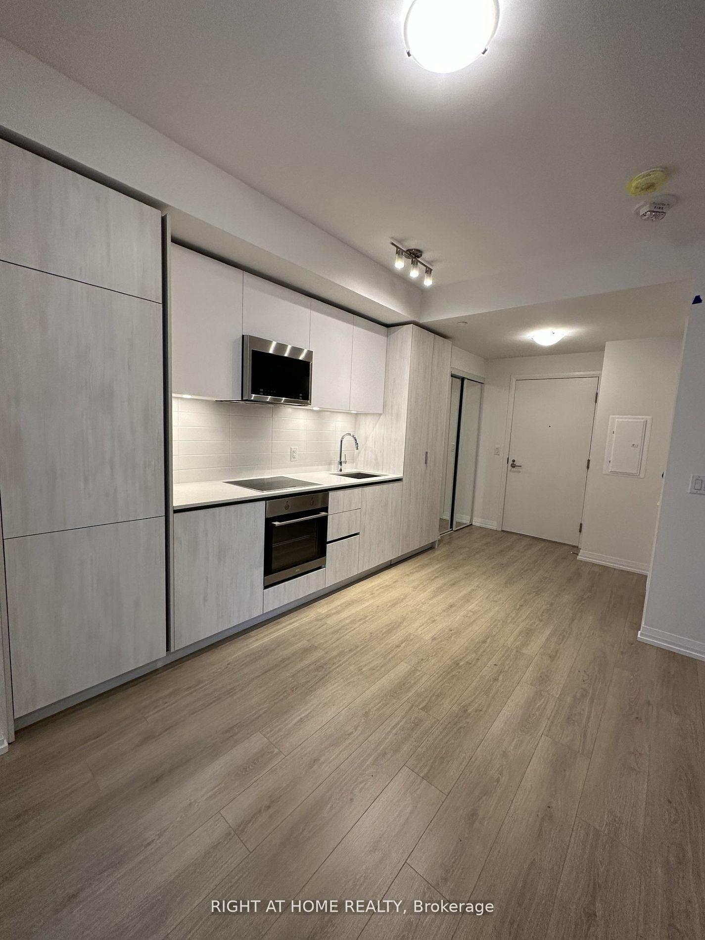 Photo 8 of Unit 906, 8 Widmer Street, Toronto, Waterfront Communities — HOMEH