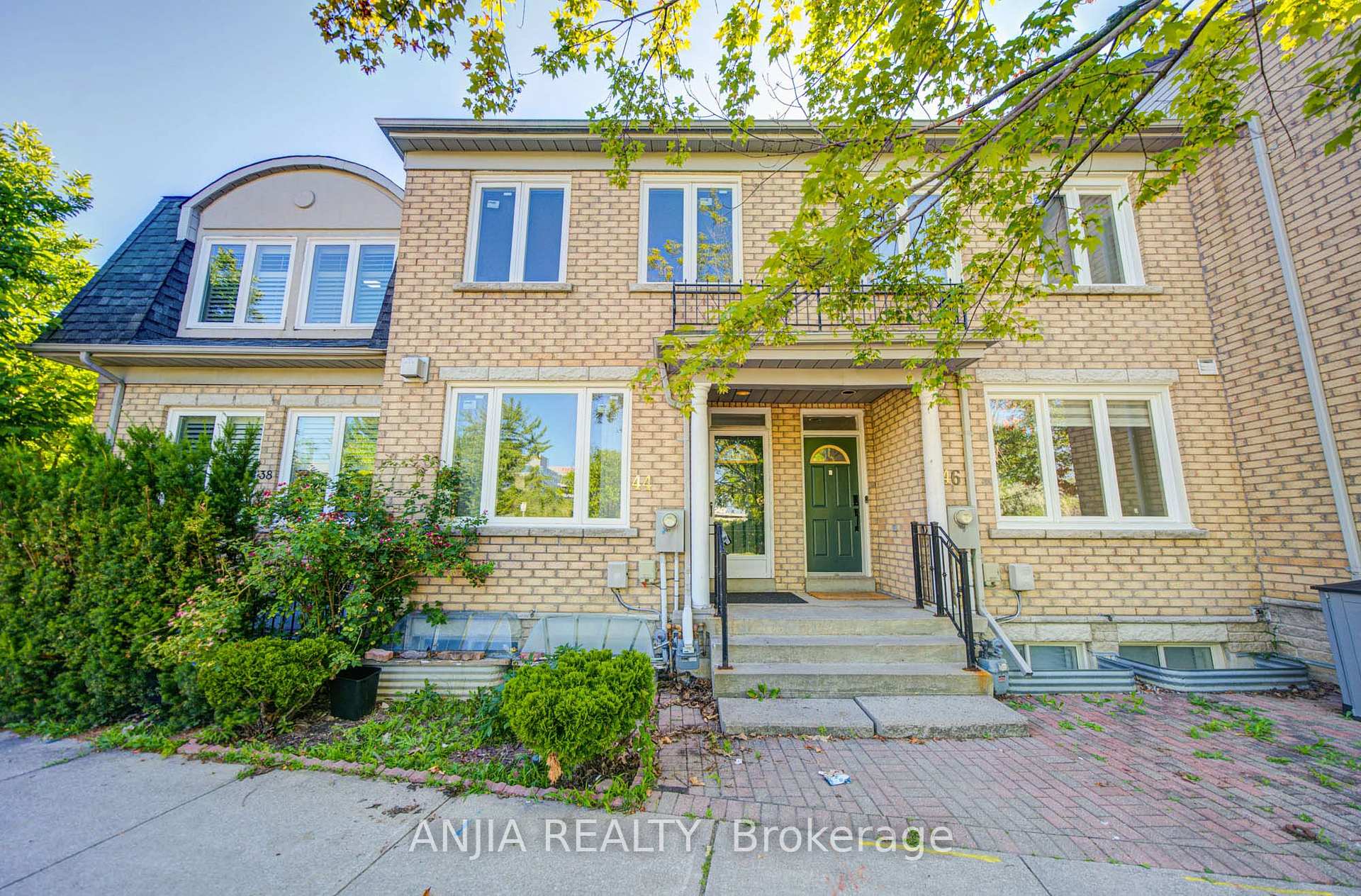 Photo 1 of 44 Pond Drive, Markham, Commerce Valley — HOMEH