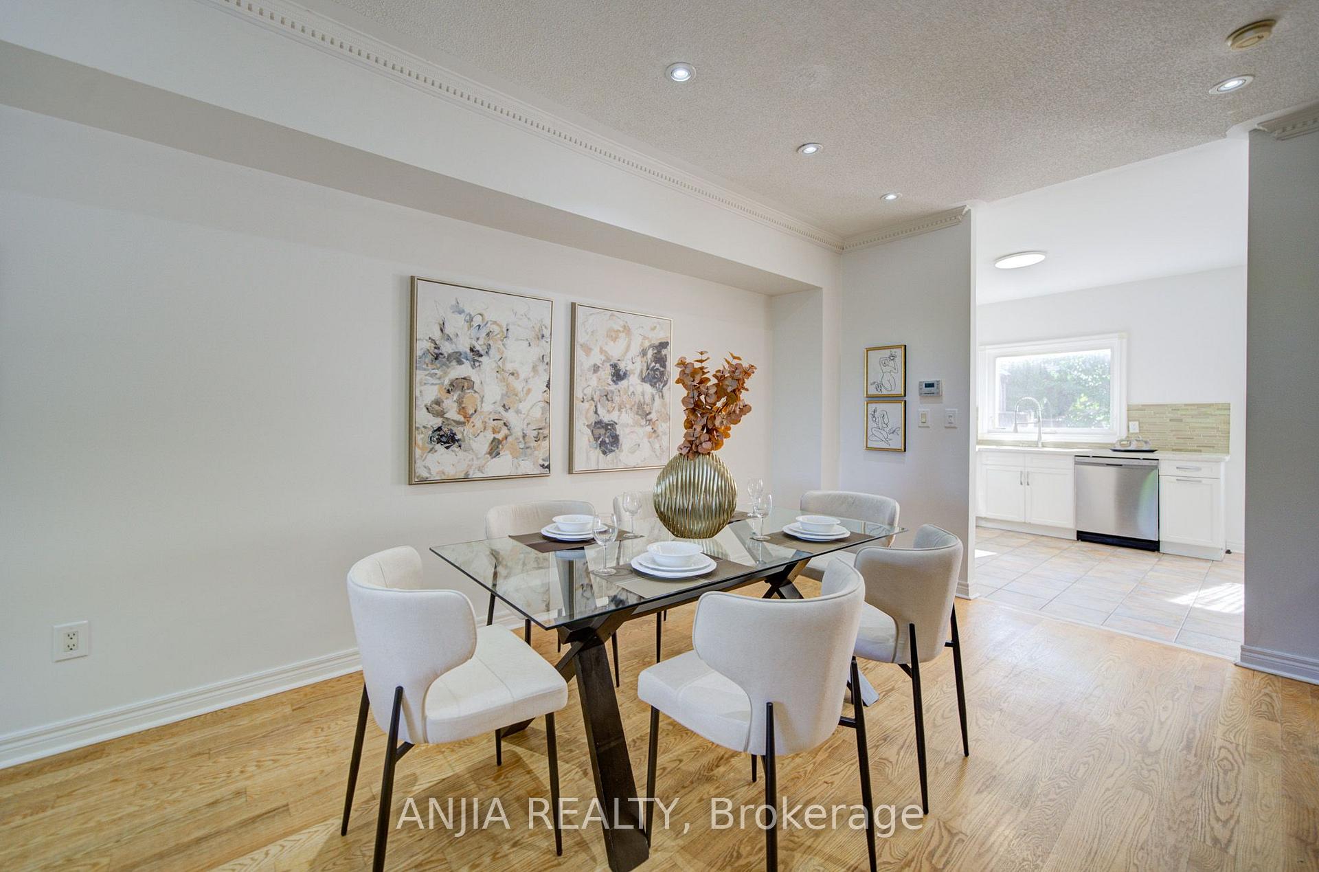 Photo 9 of 44 Pond Drive, Markham, Commerce Valley — HOMEH